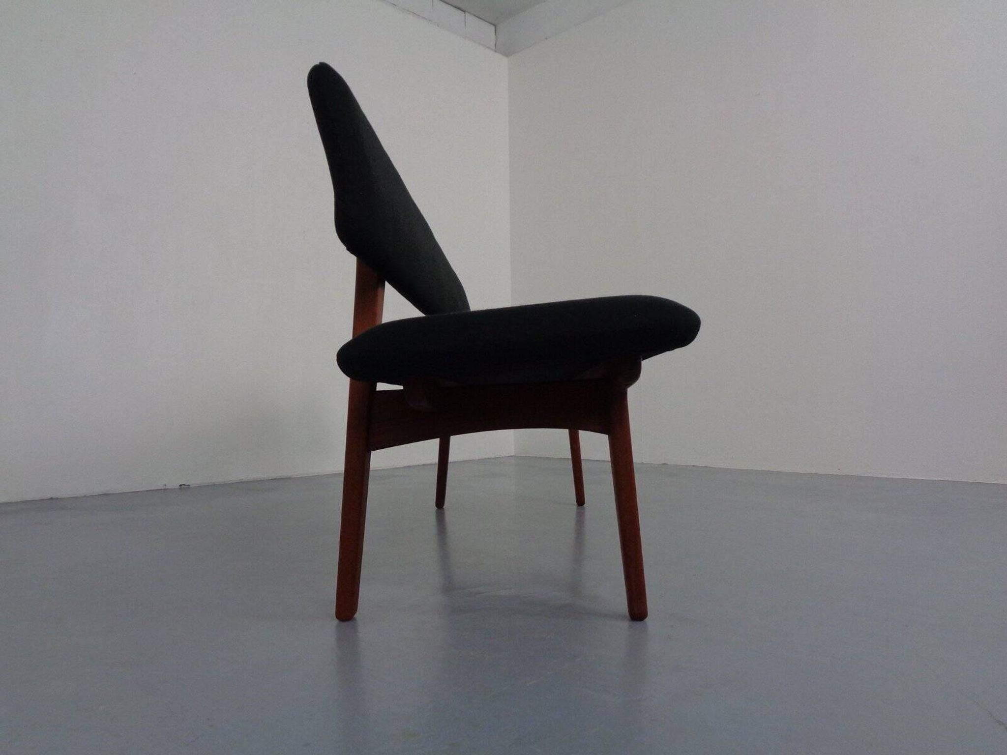 Large teak bench by Aksel Bender Madsen & Ejnar Larsen for Næstved Møbler, Denmark, 1950s.
