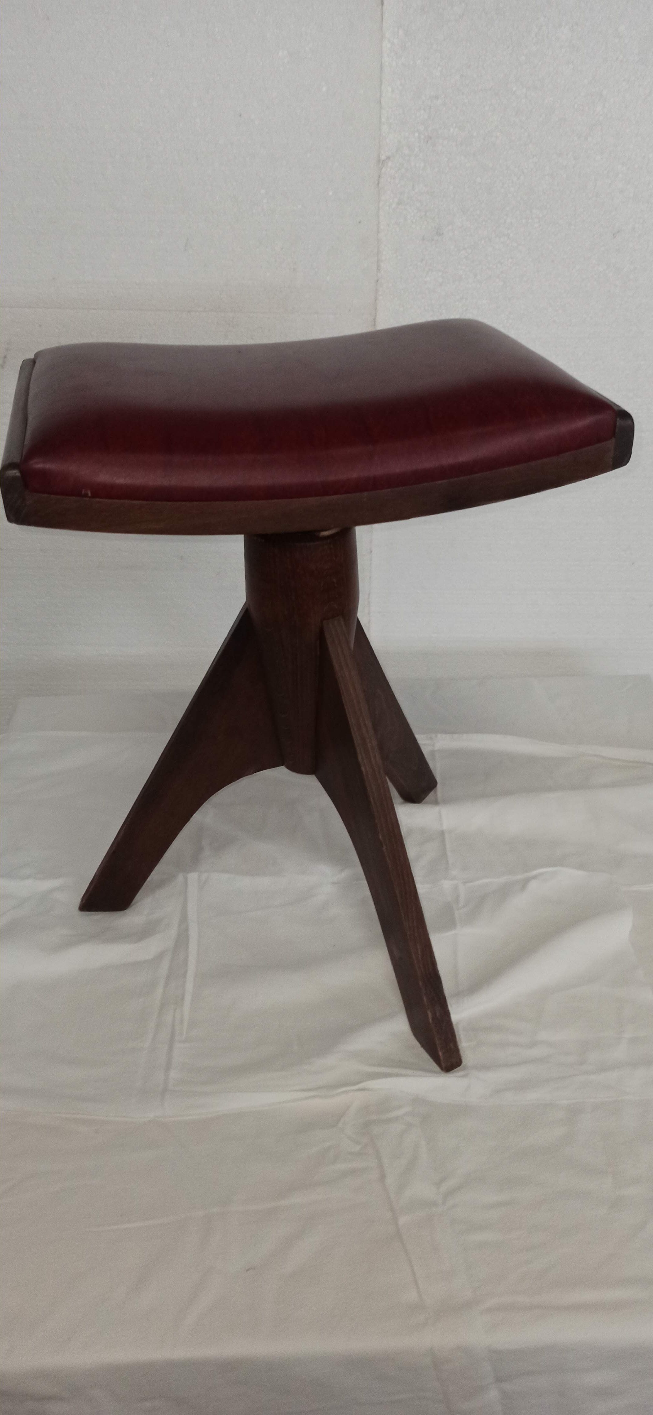 Reiner modell piano stool tripod