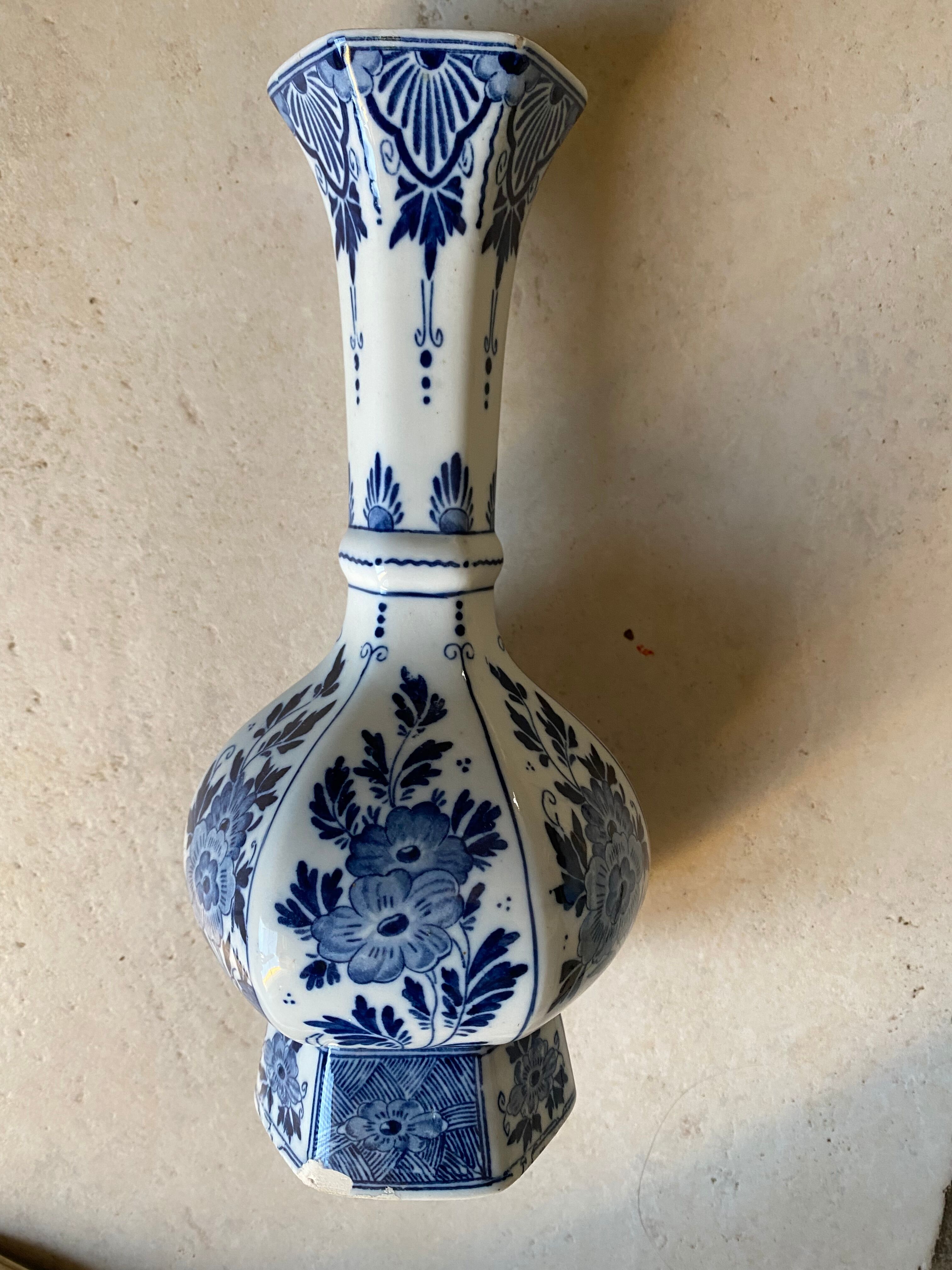 Vintage vase delfte
