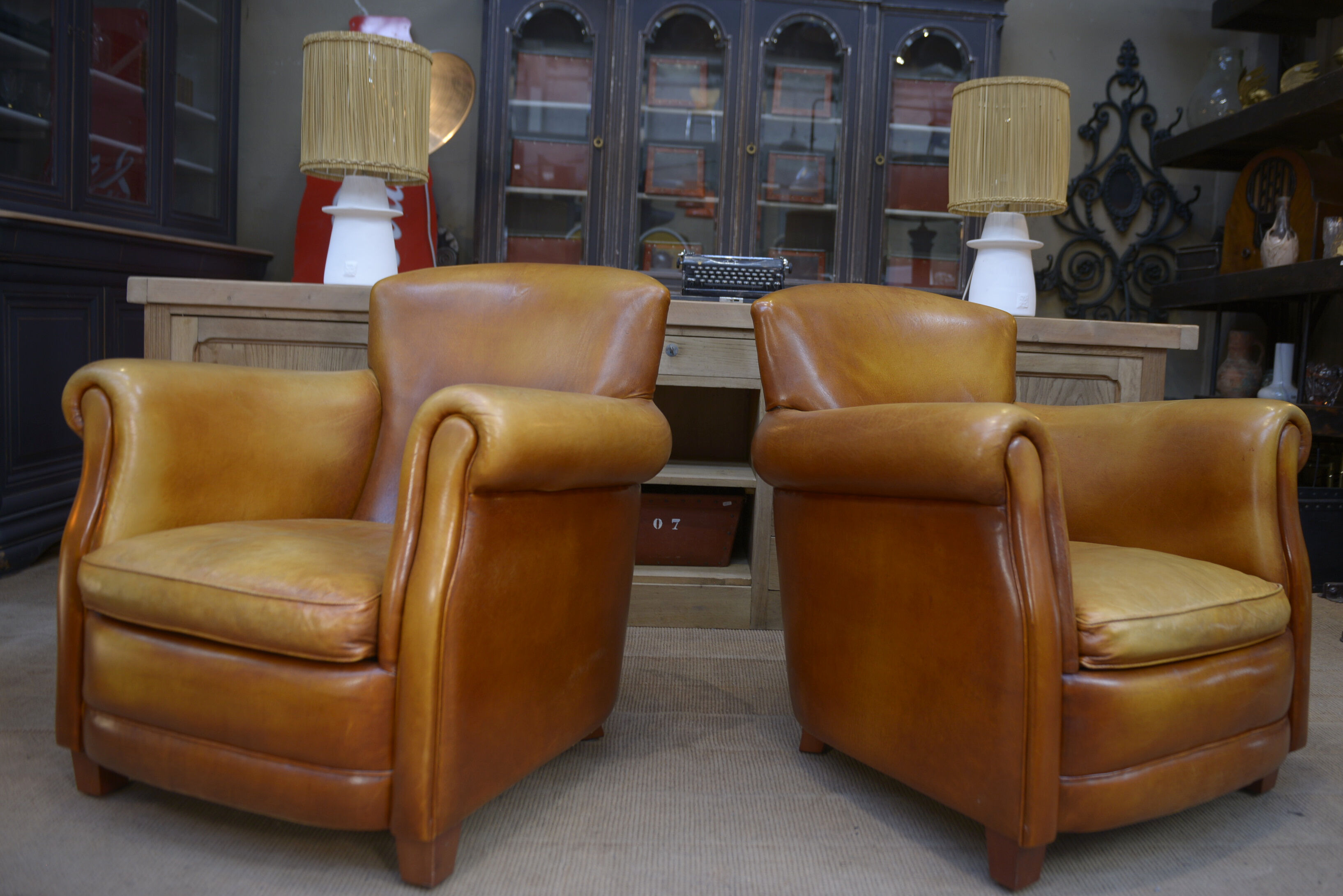 Paire de fauteuils club vintage en cuir