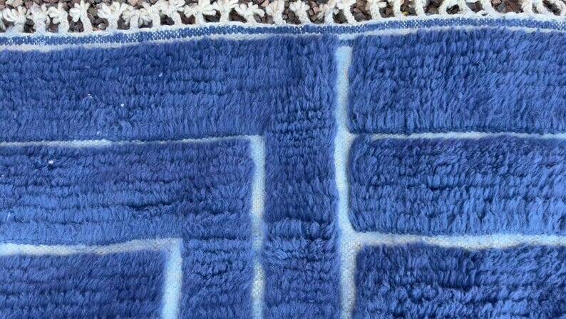 Traditional Berber rug, size 100 x 200 cm