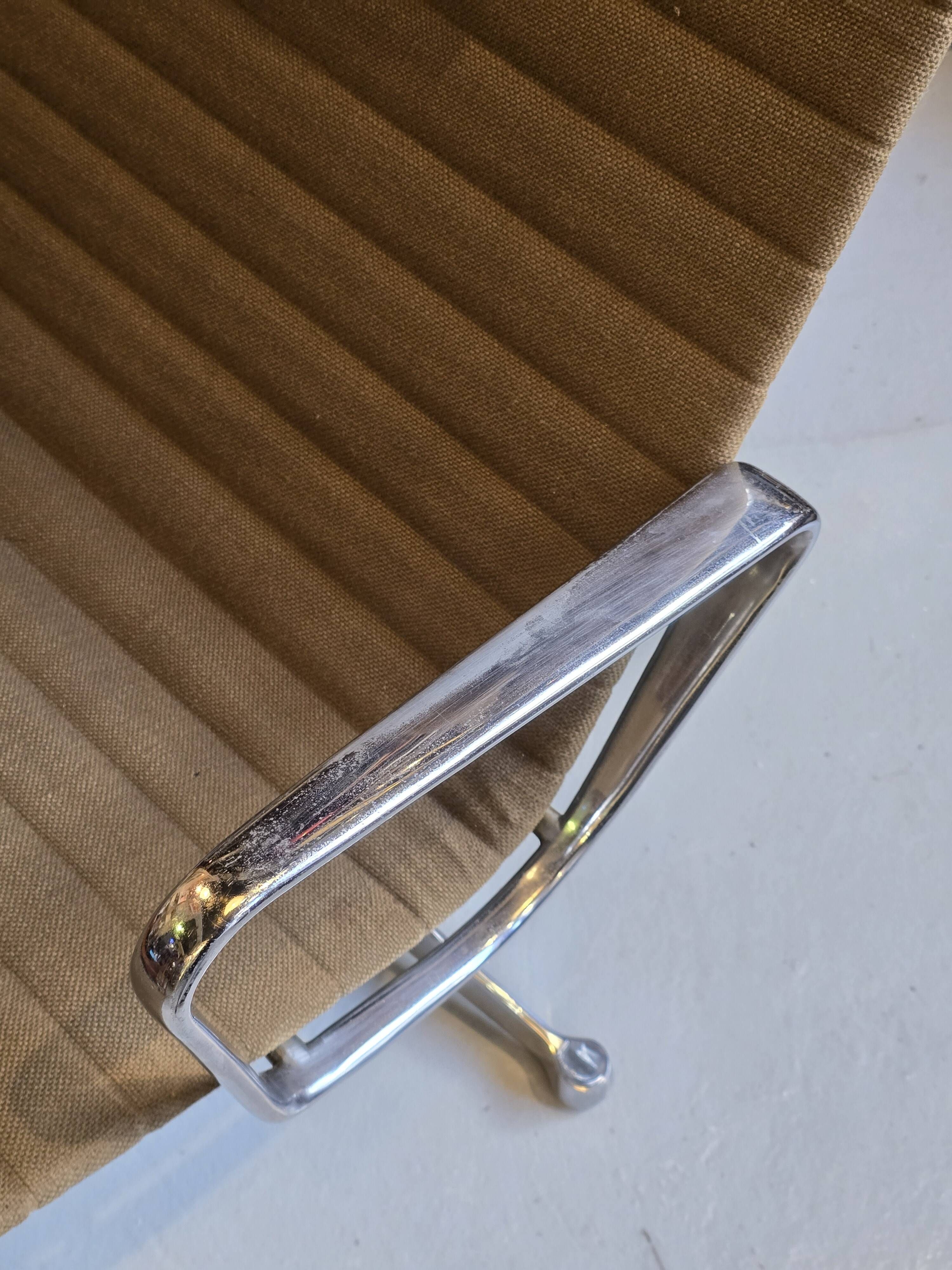 Charles & Ray Eames - Lounge Chair EA 124 - Aluminium Group, H. Miller 1960/70
