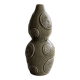 Vase en céramique grise à décor en relief