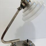 Modernist table lamp from the 30s and 40s in chrome-plated brass, molded glass lampshade