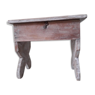 Ancien banc avec coffre de rangement