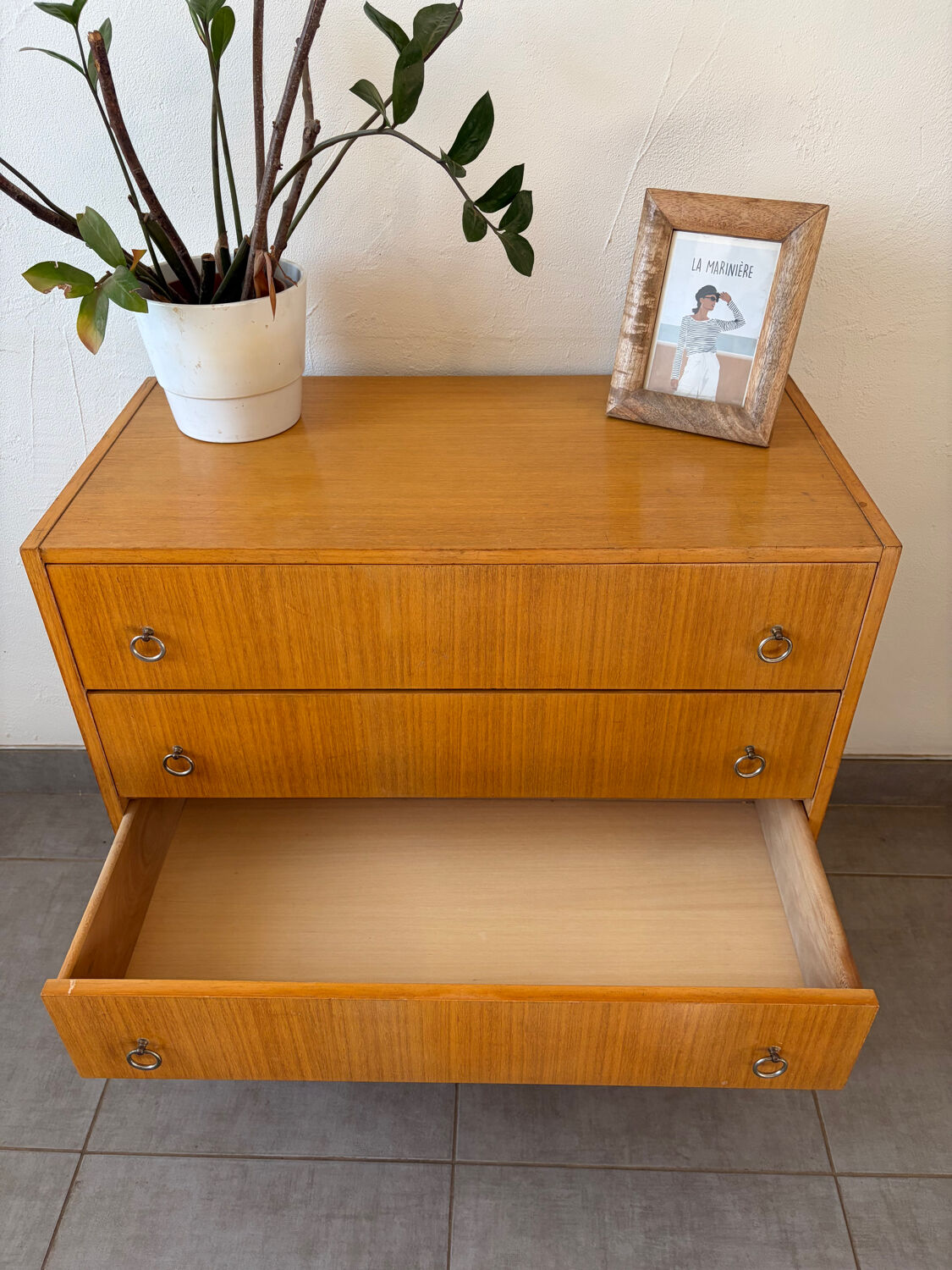 Lovely vintage chest of drawers from the 1960s.