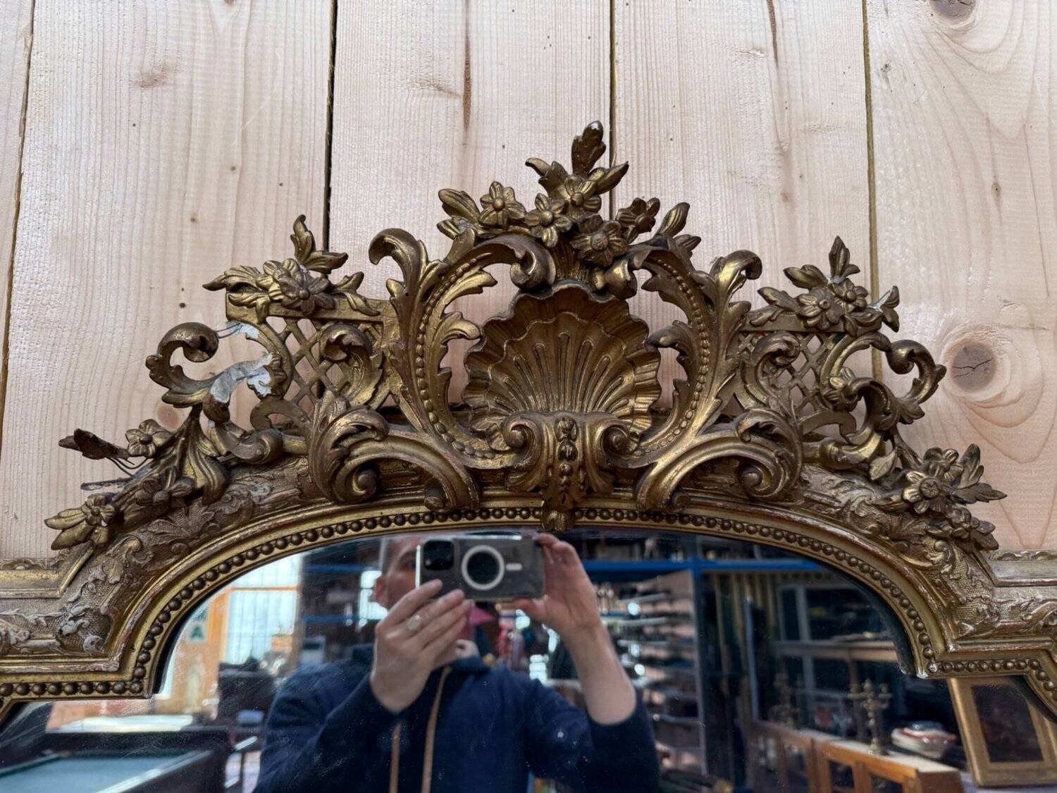 Miroir Napoléon III en bois et stuc doré