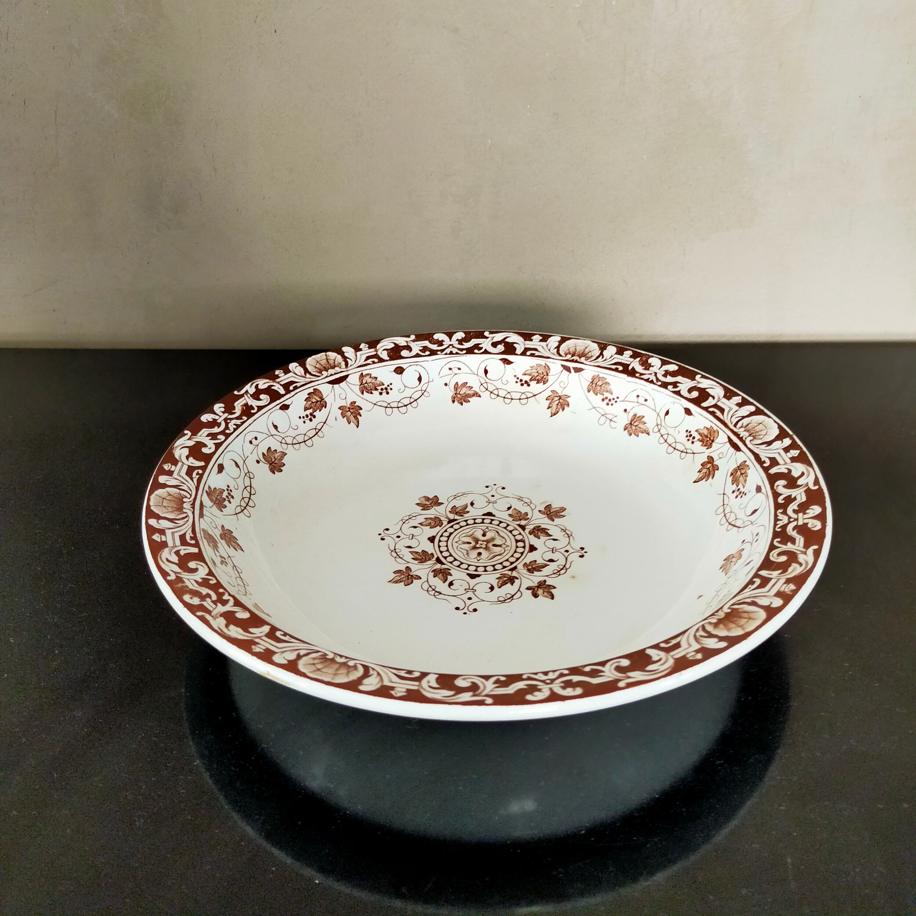 Hollow dish Louis XV Longwy