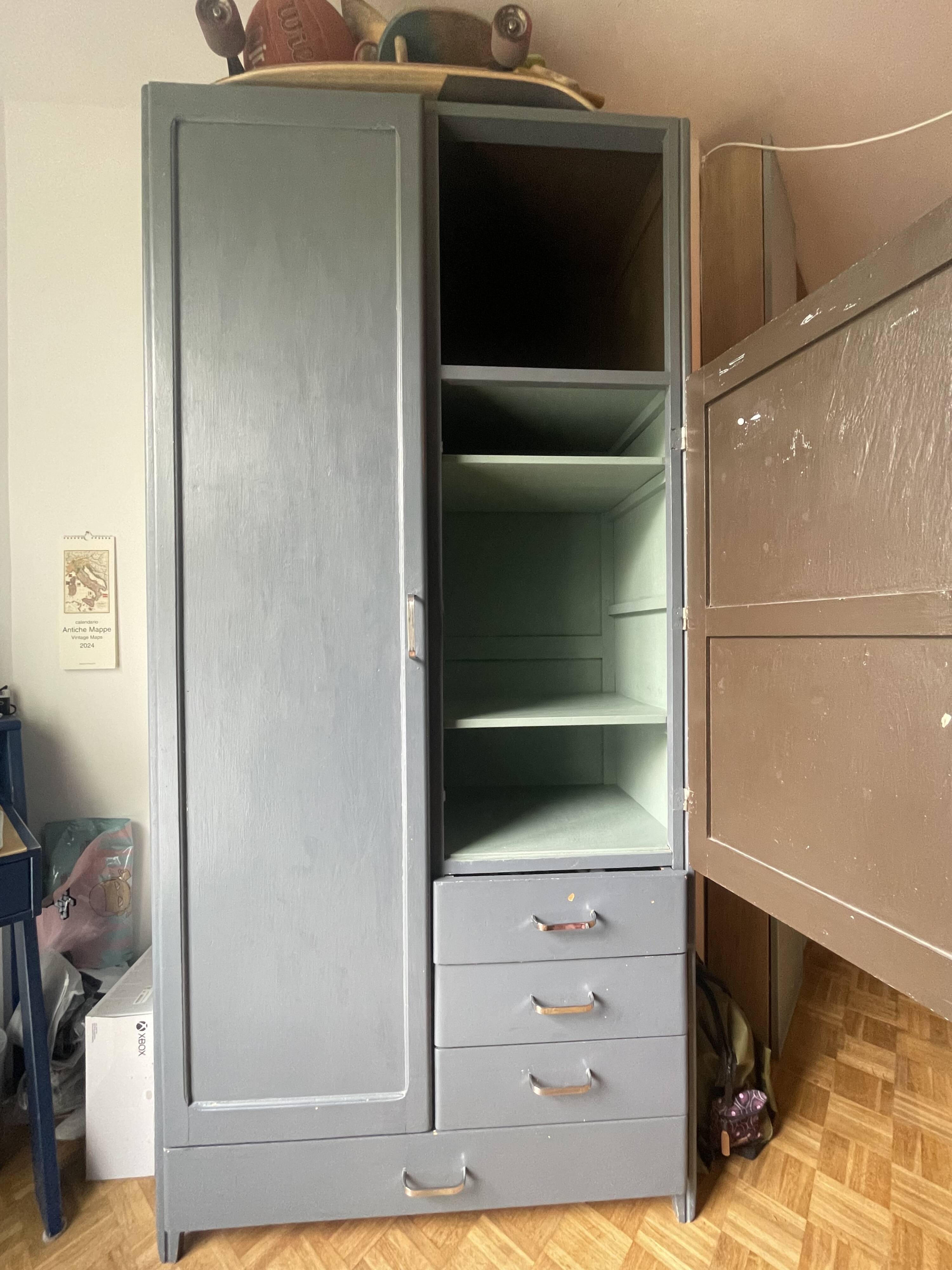 Armoire vintage