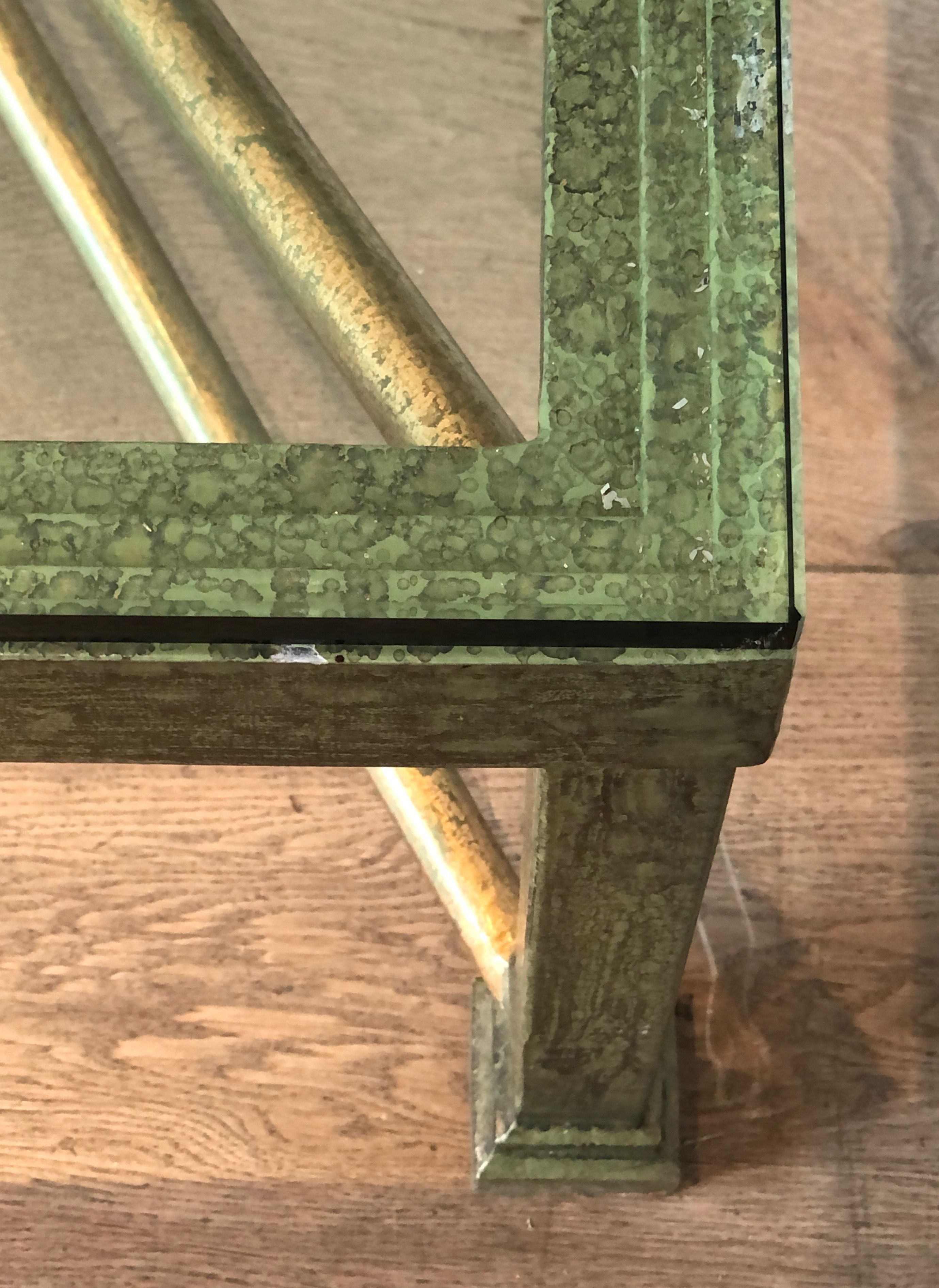 Importante table basse en acier et fer forgé patinée et dorée