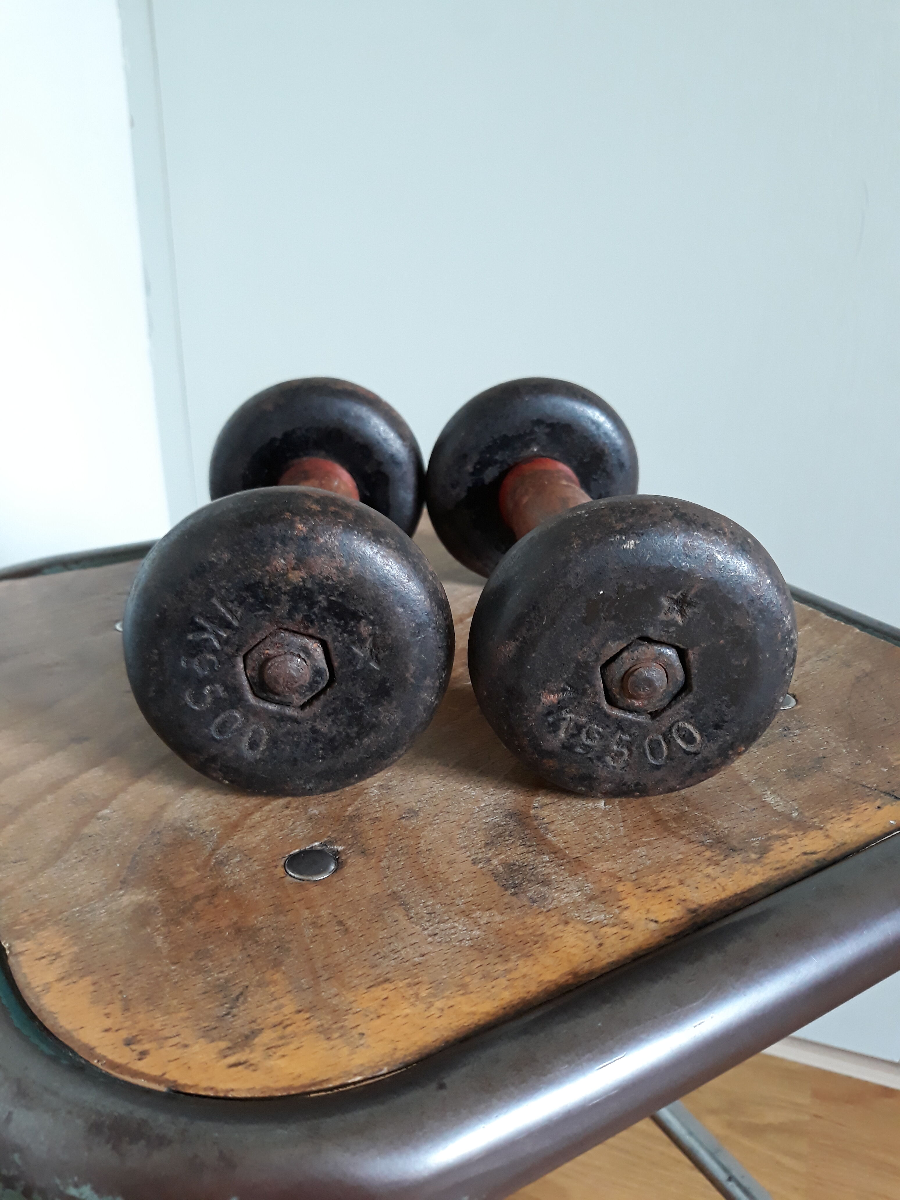 Pair of dumbbells wood and cast iron weight 1.5 kg