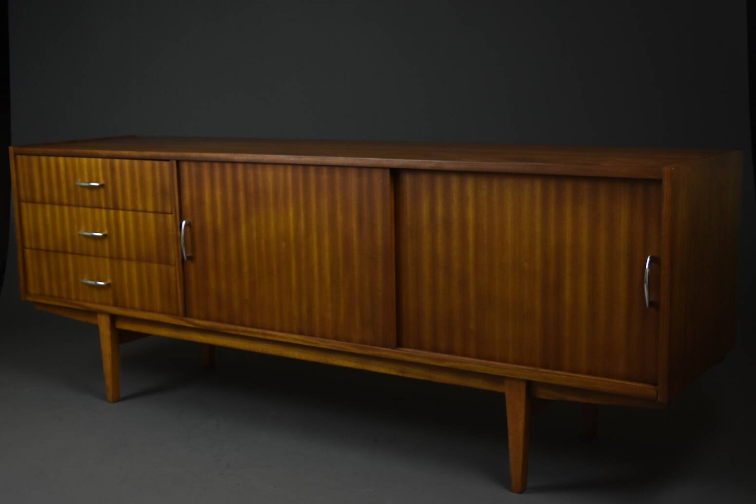 Enfilade en acajou « Violetta », restaurée, Pologne, années 1960