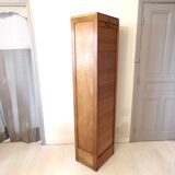 Vertical binder with curtain