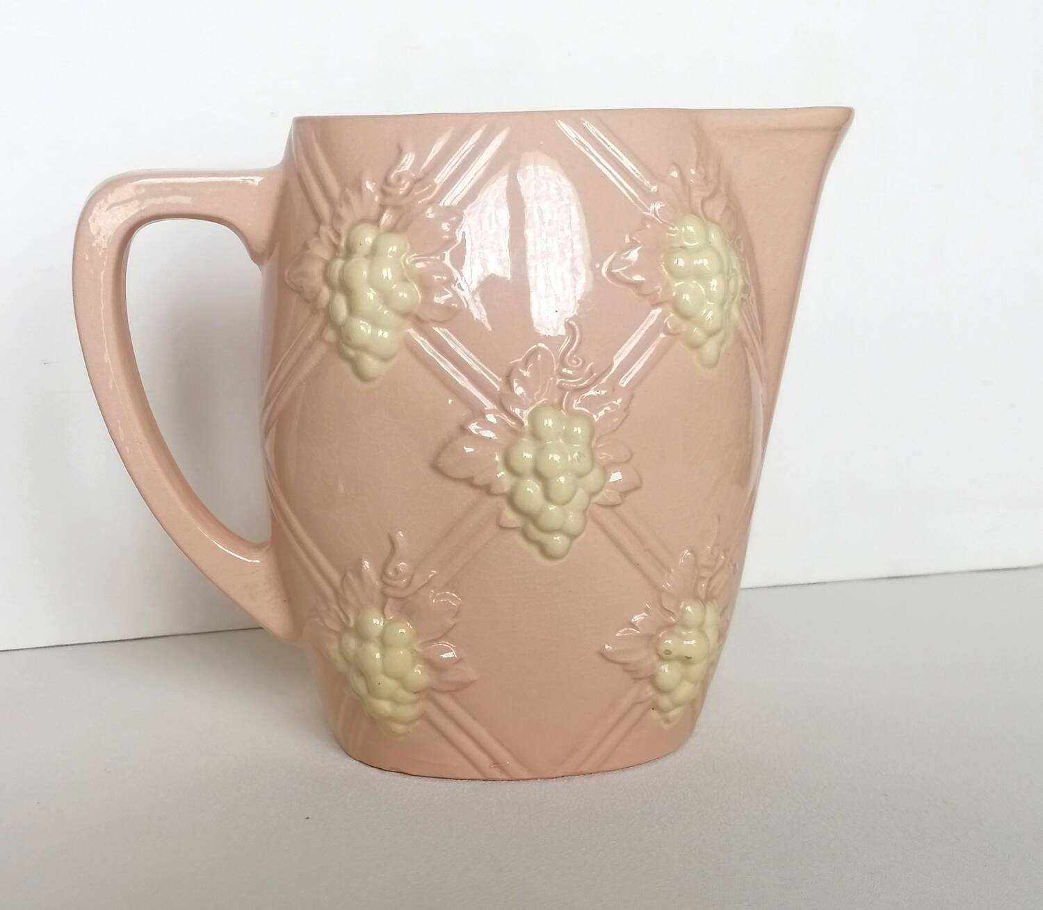 Pitcher slip digoin sarreguemines grape decor
