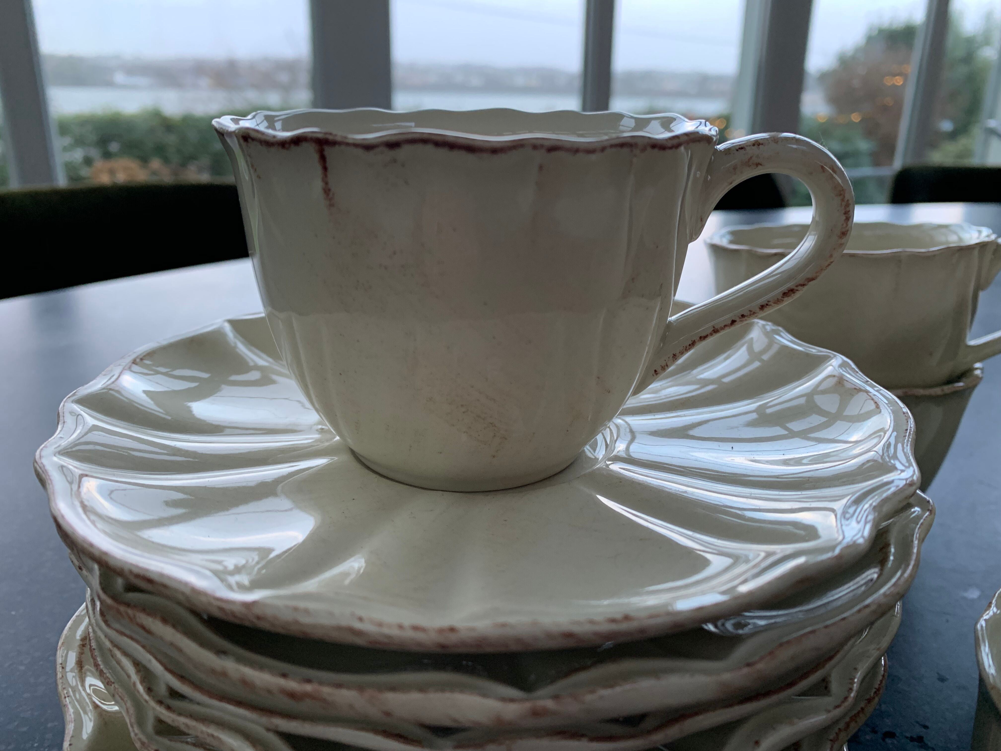 Lot of 6 cups and vintage spirit tea saucers