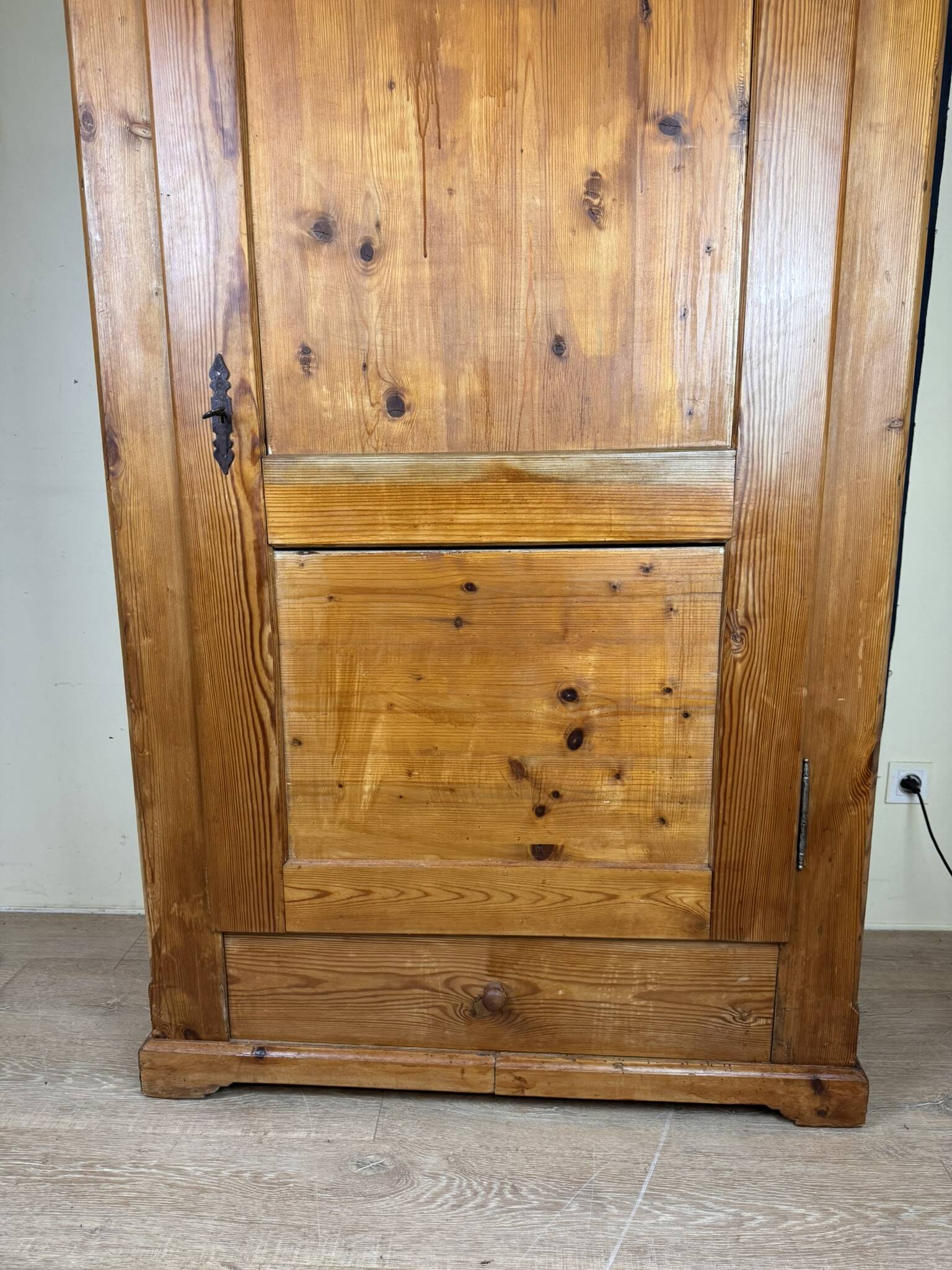 Very pretty Savoyard fir bonnet maker