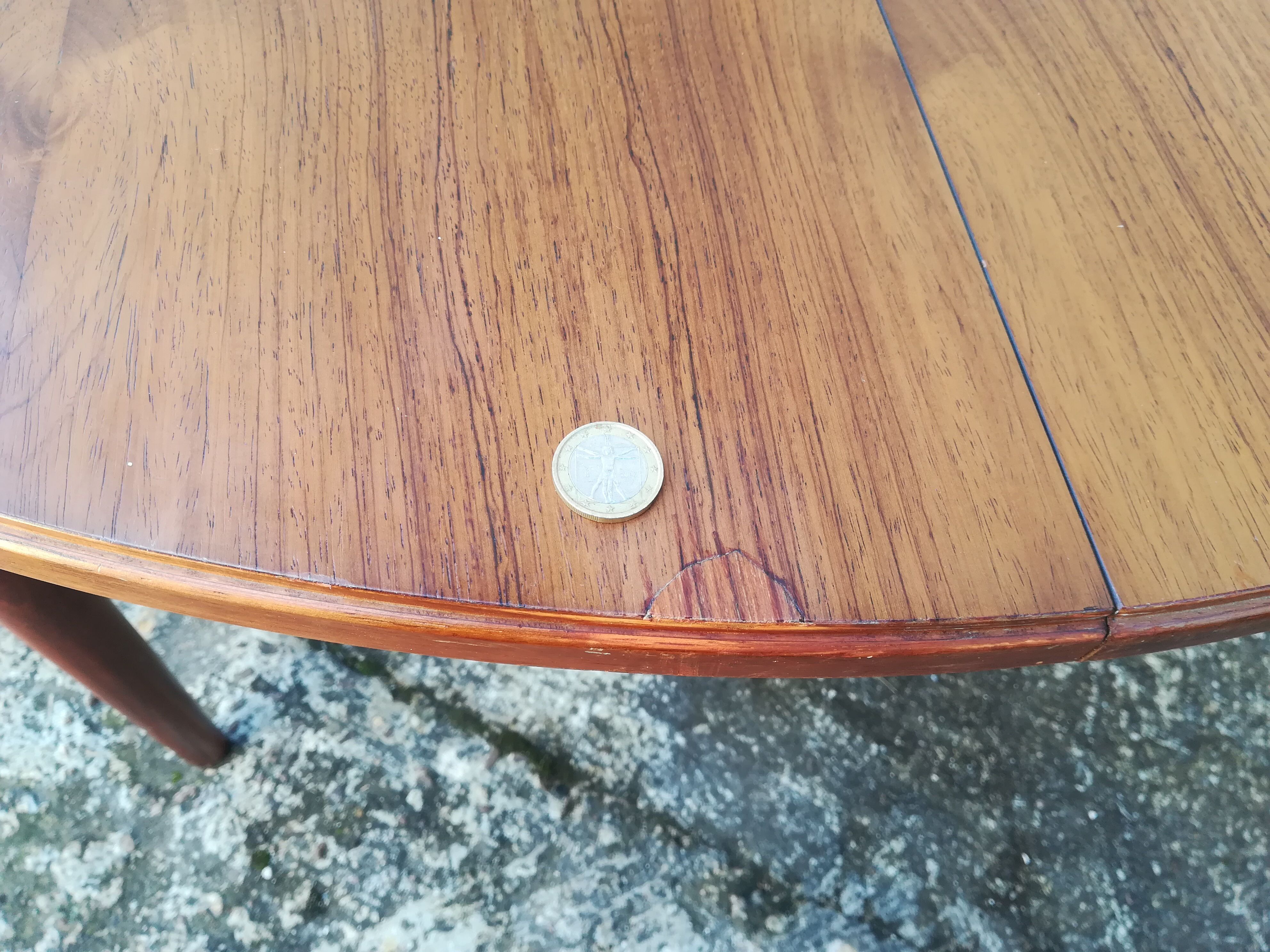 Scandinavian table with extension