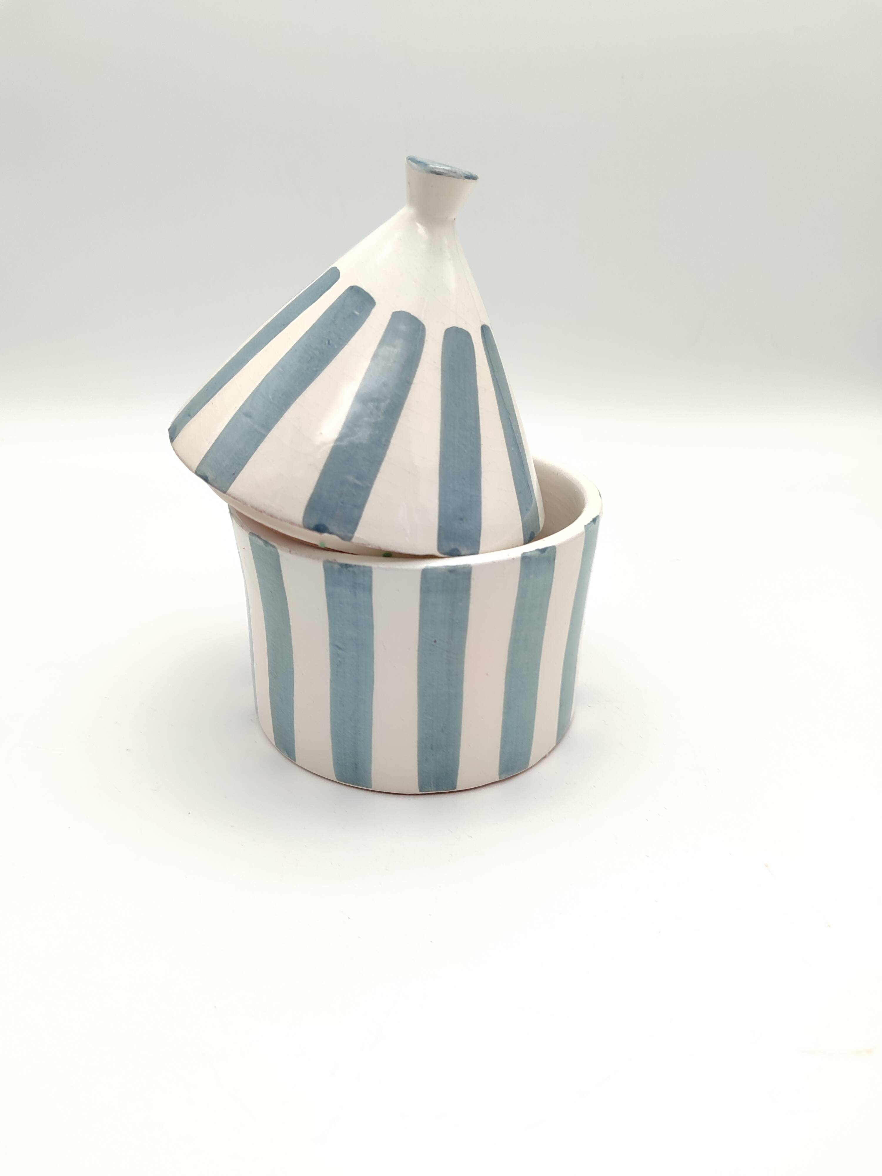 Ceramic bowl with bohemian style lid