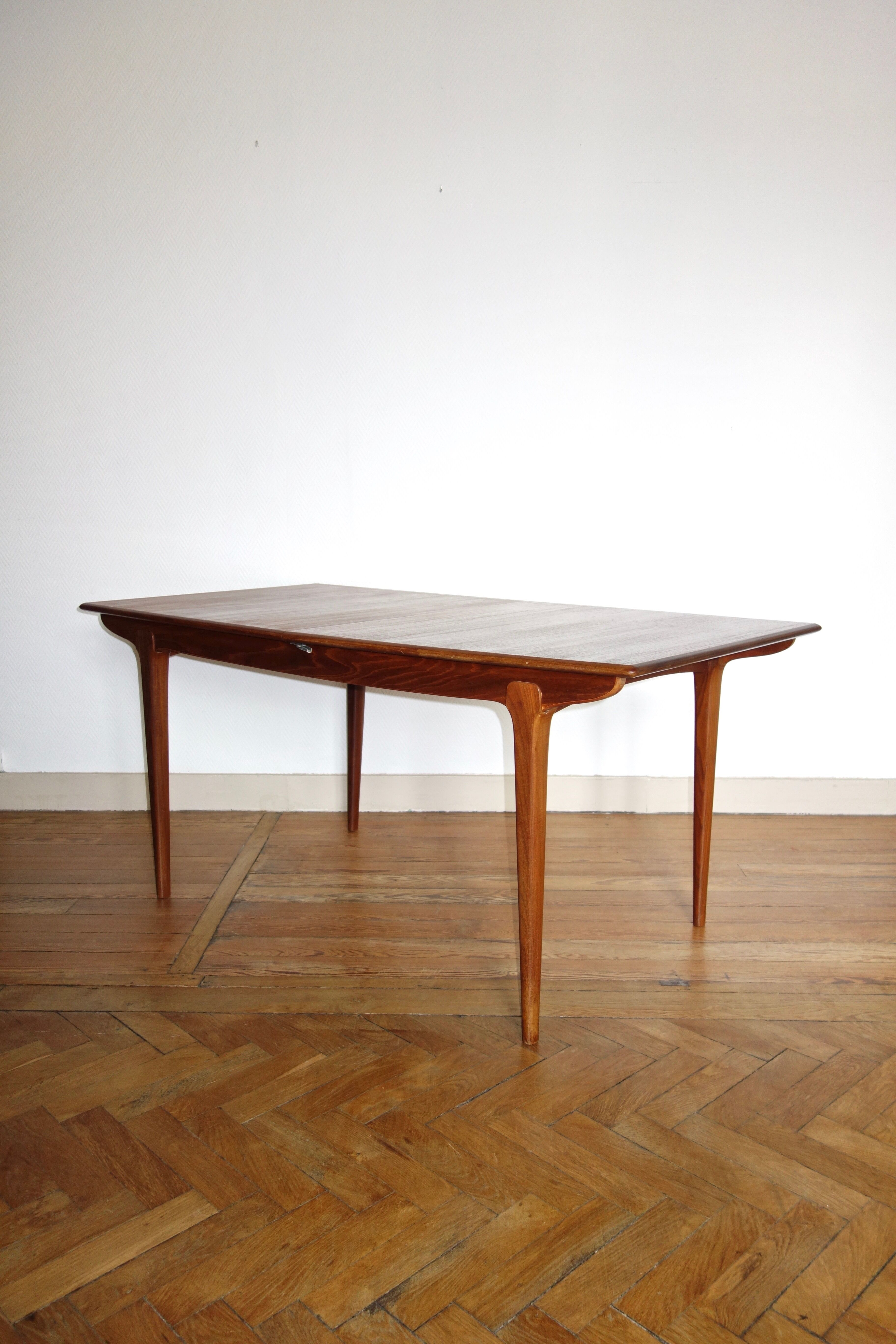 Scandinavian extendable table in teak of the 1960s