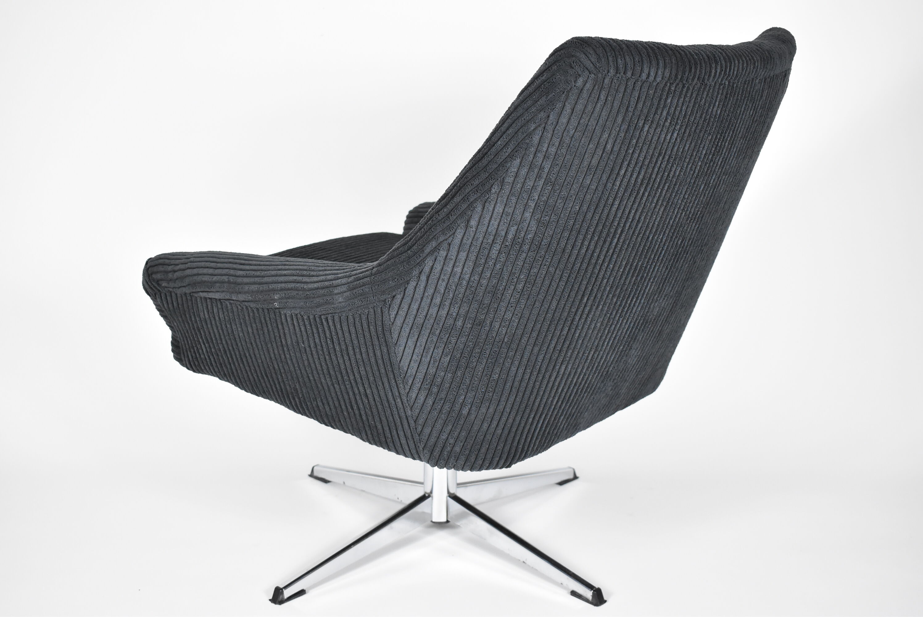 Mid-century armchair Shell, Deutsche Democratic Republic, DDR, 1960s, Black Cord, Chrome