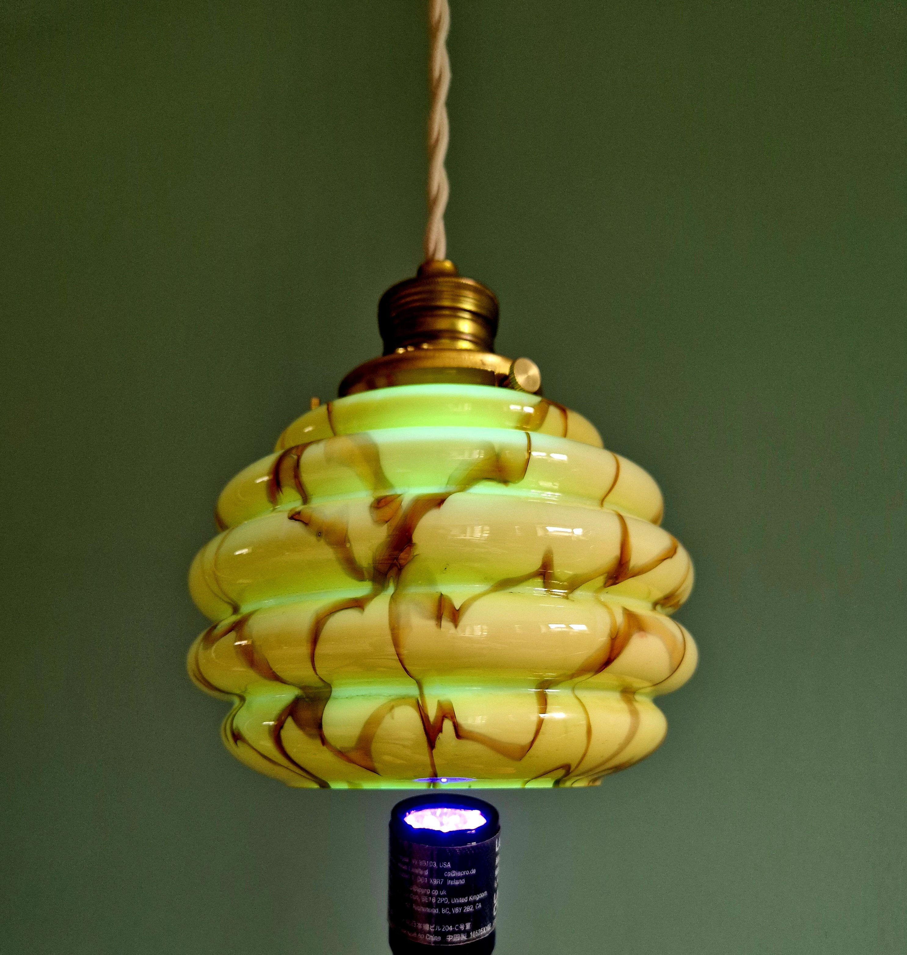 Art Deco suspension in marbled opaline and ouraline (4 available), 1920-30