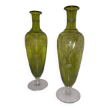 Vases soliflores anciens sur pied verre gravé