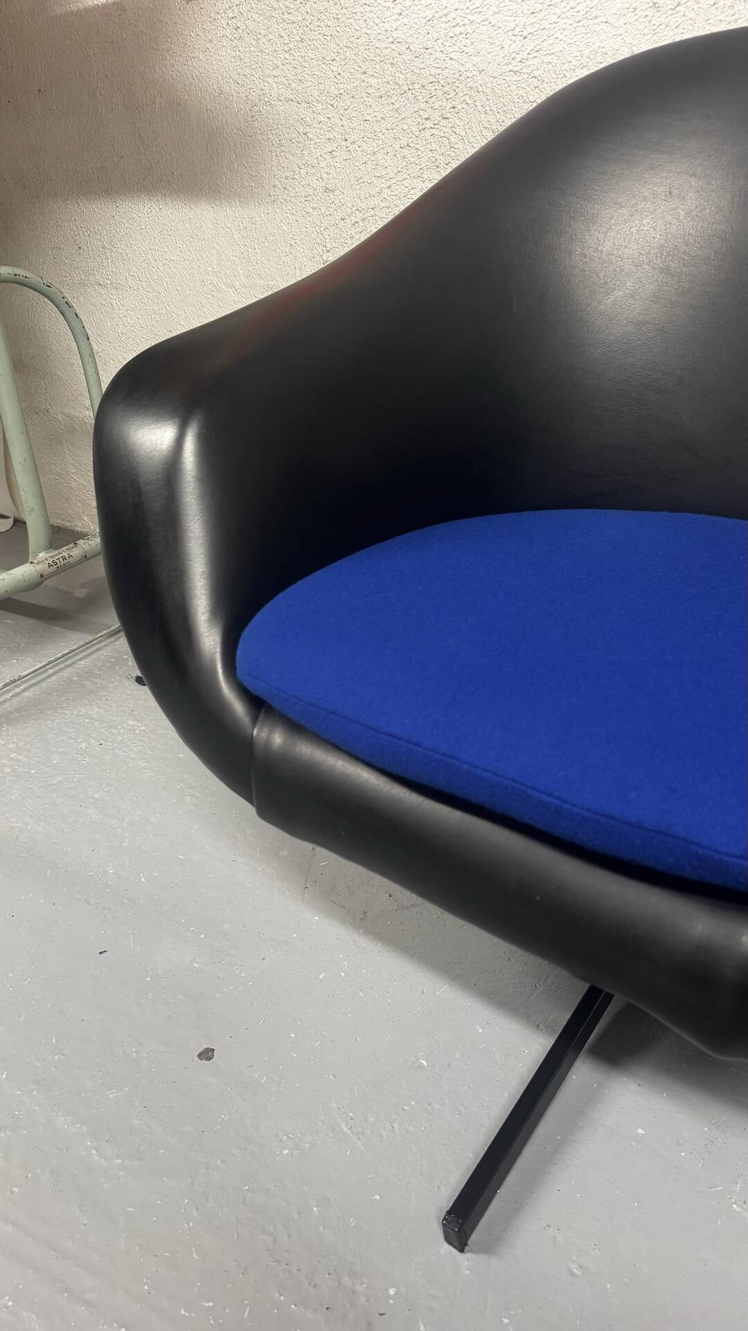 1970s swivel Orbital armchair