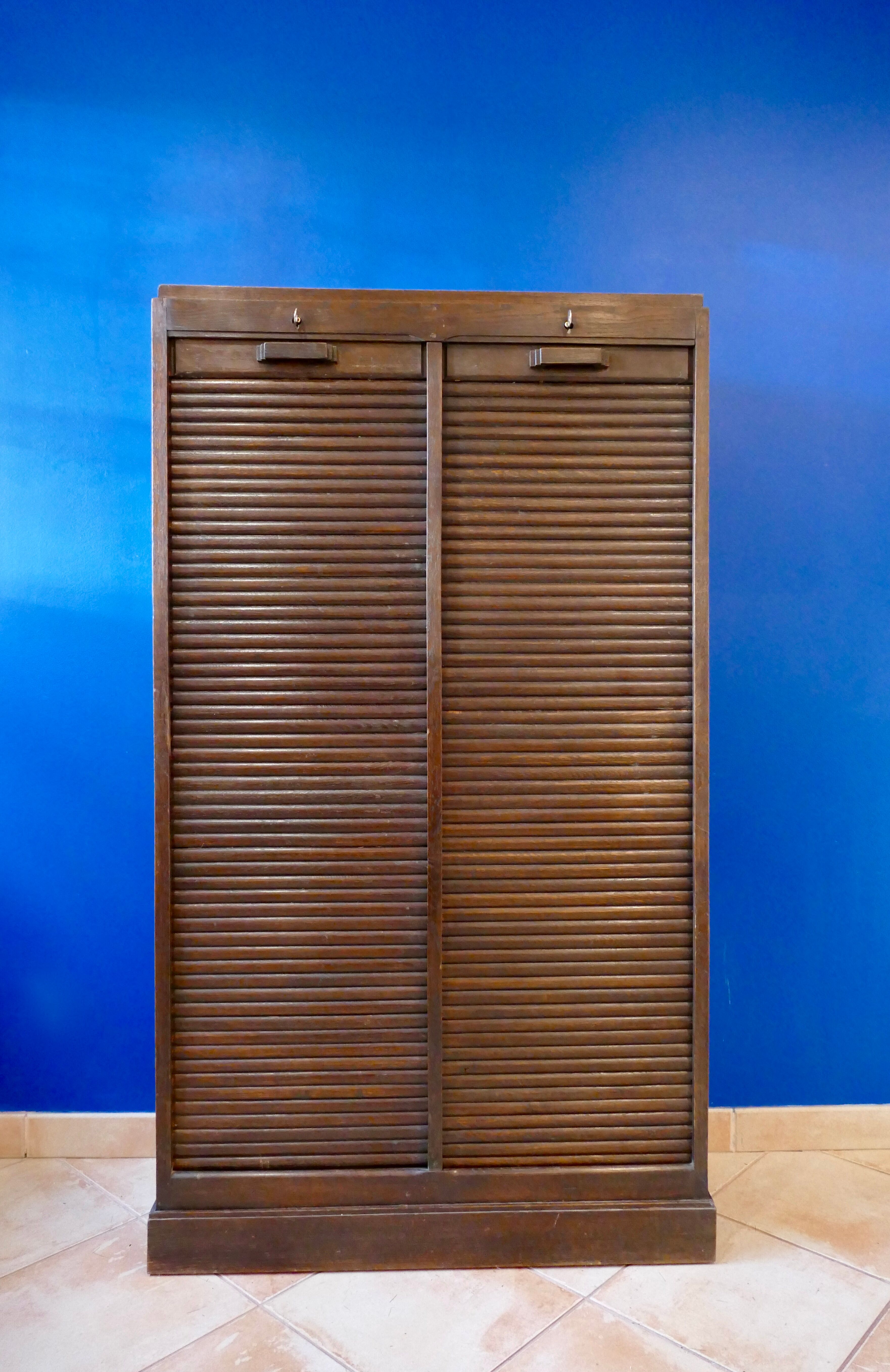 Curtain binder cabinet
