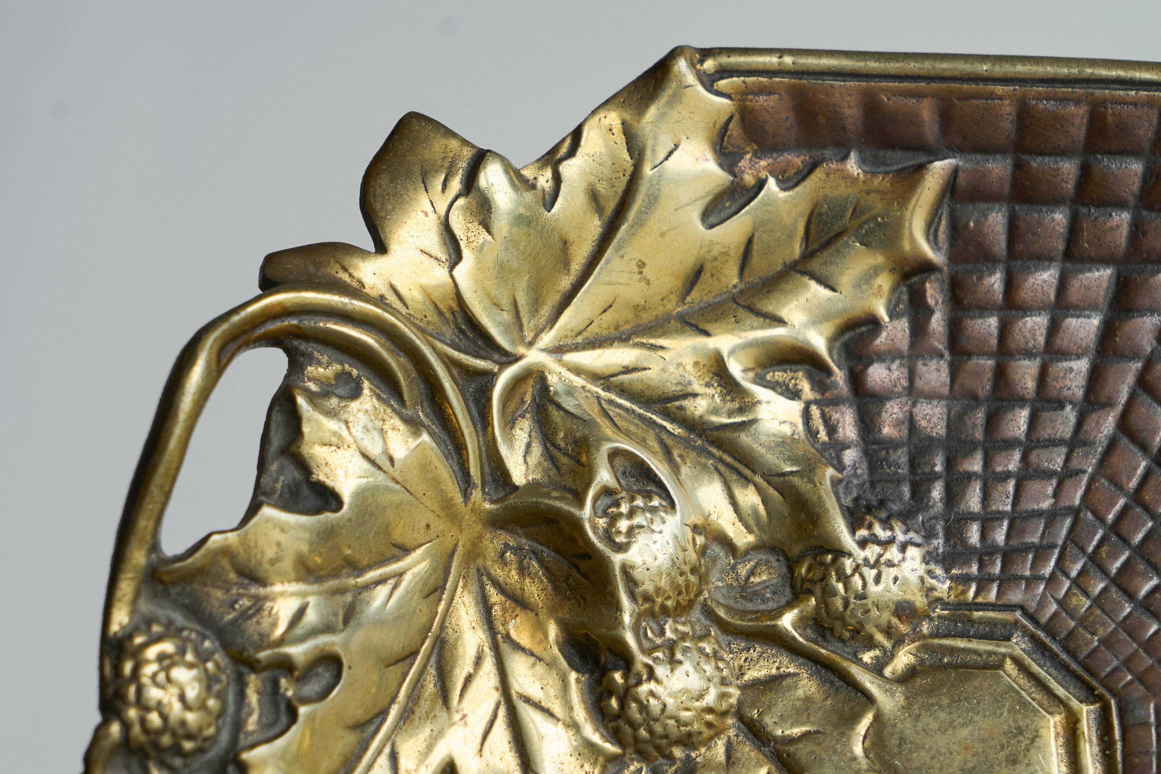 Art Deco leaf-shaped catchall in solid brass from the 1930s.