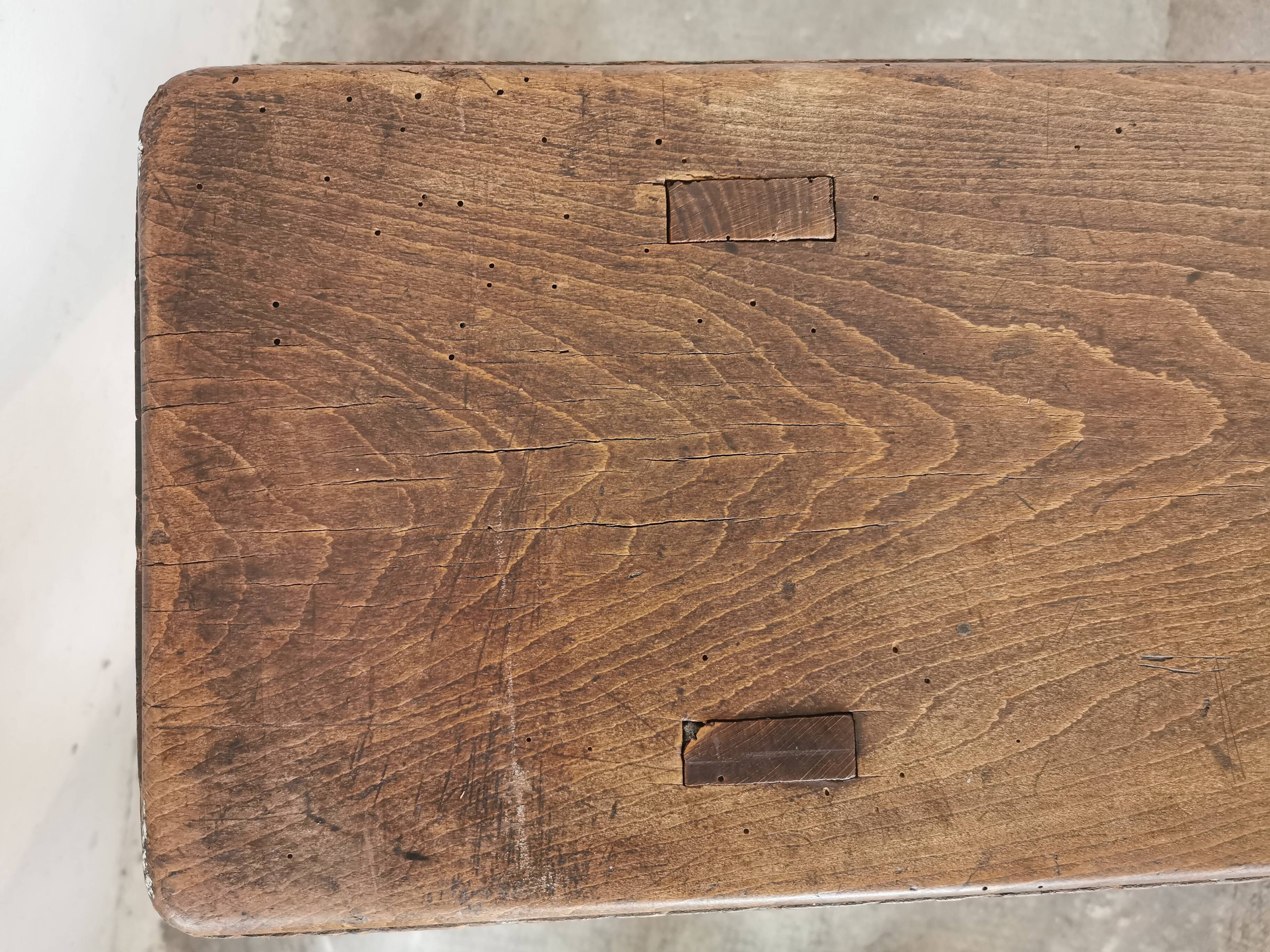 Paire de bancs anciens en chêne