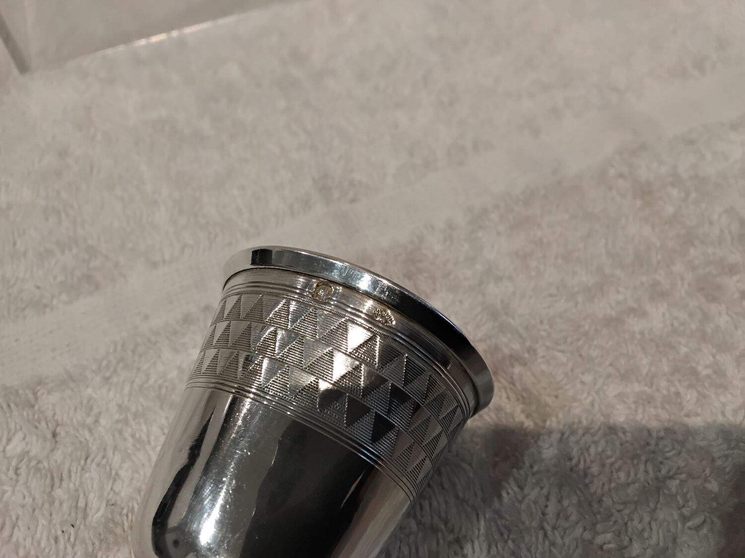 Silver egg cup 950, Art Deco style, triangular frieze, silversmith Tirbour