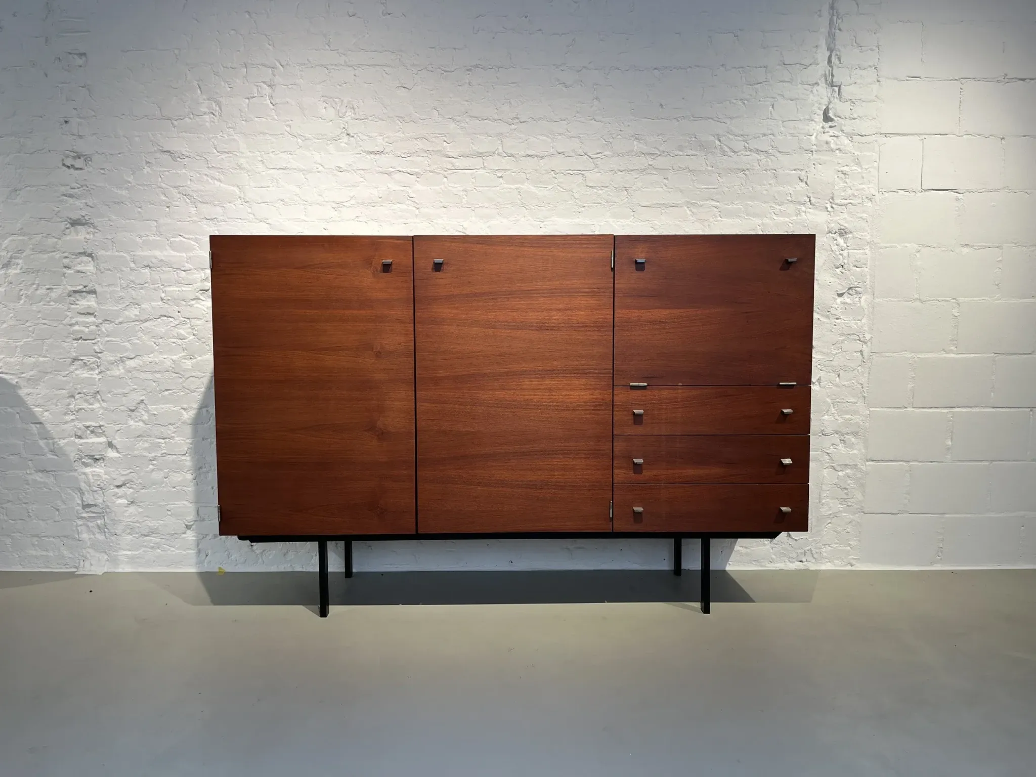 Buffet en teck par Pierre Guariche pour Meurop, 1961