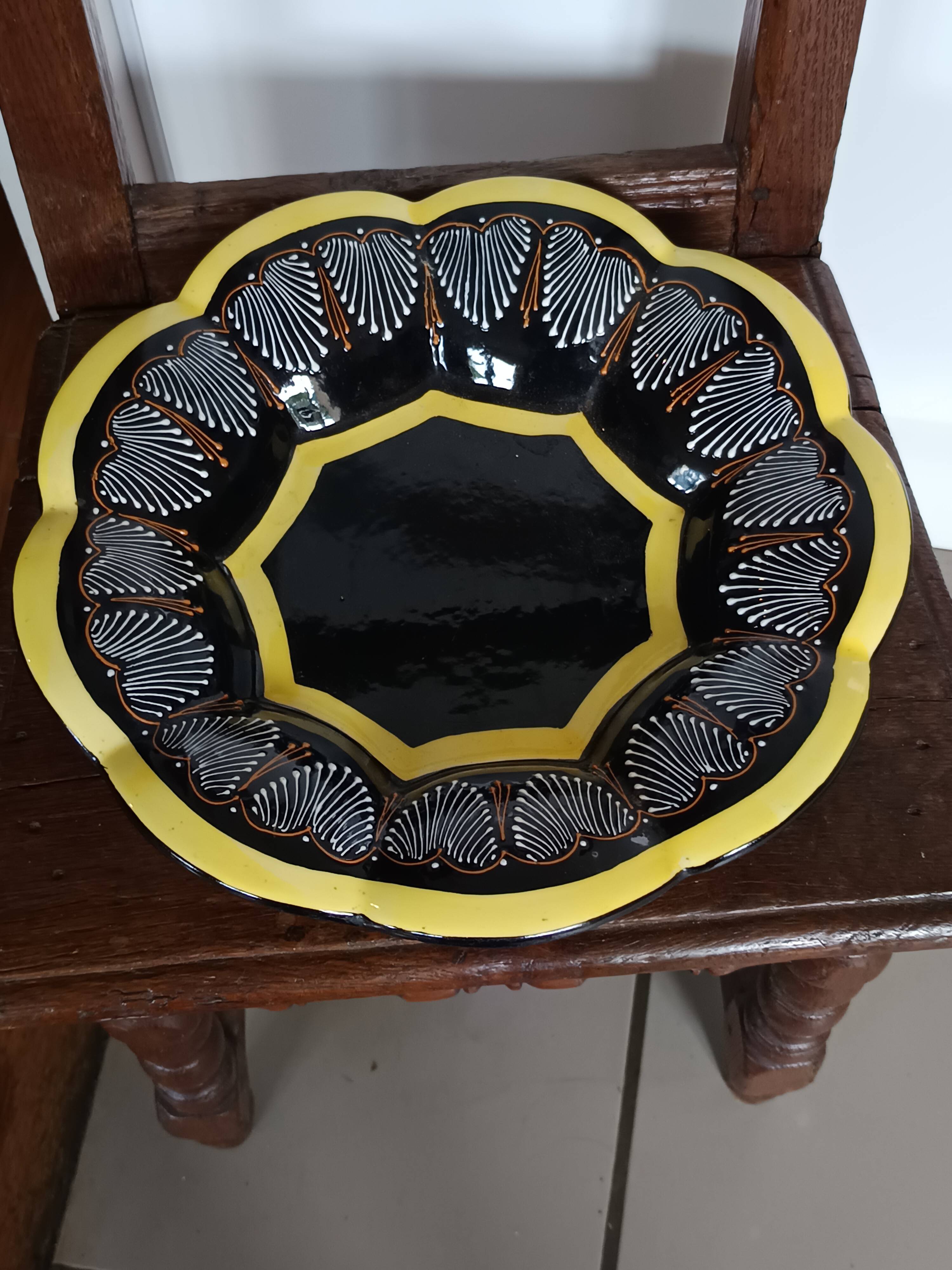 HB Quimper ceramic fruit bowl with beaded decoration