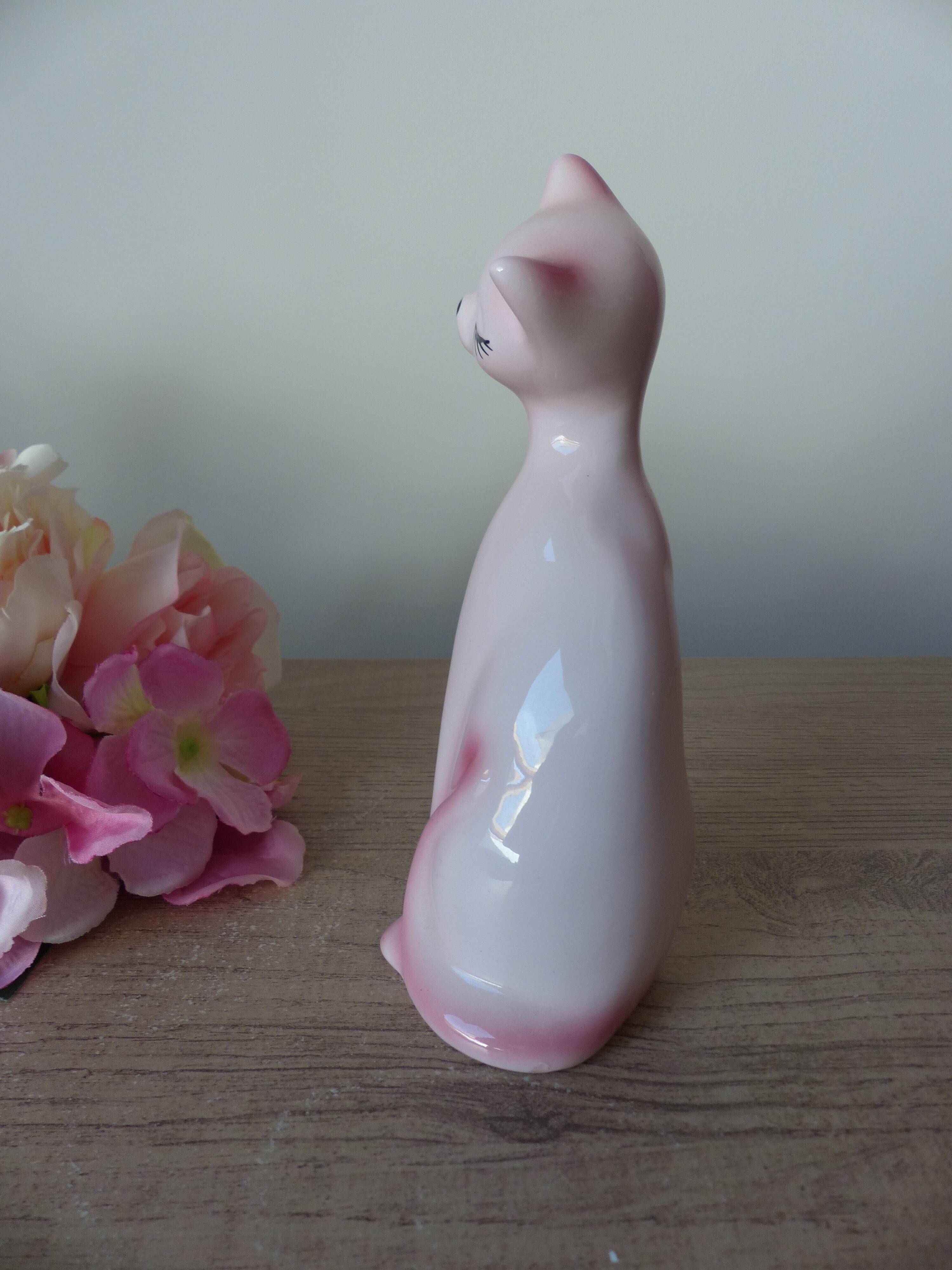 Romantic long-necked cat figurine in pink ceramic, Cat Statuette 1970
