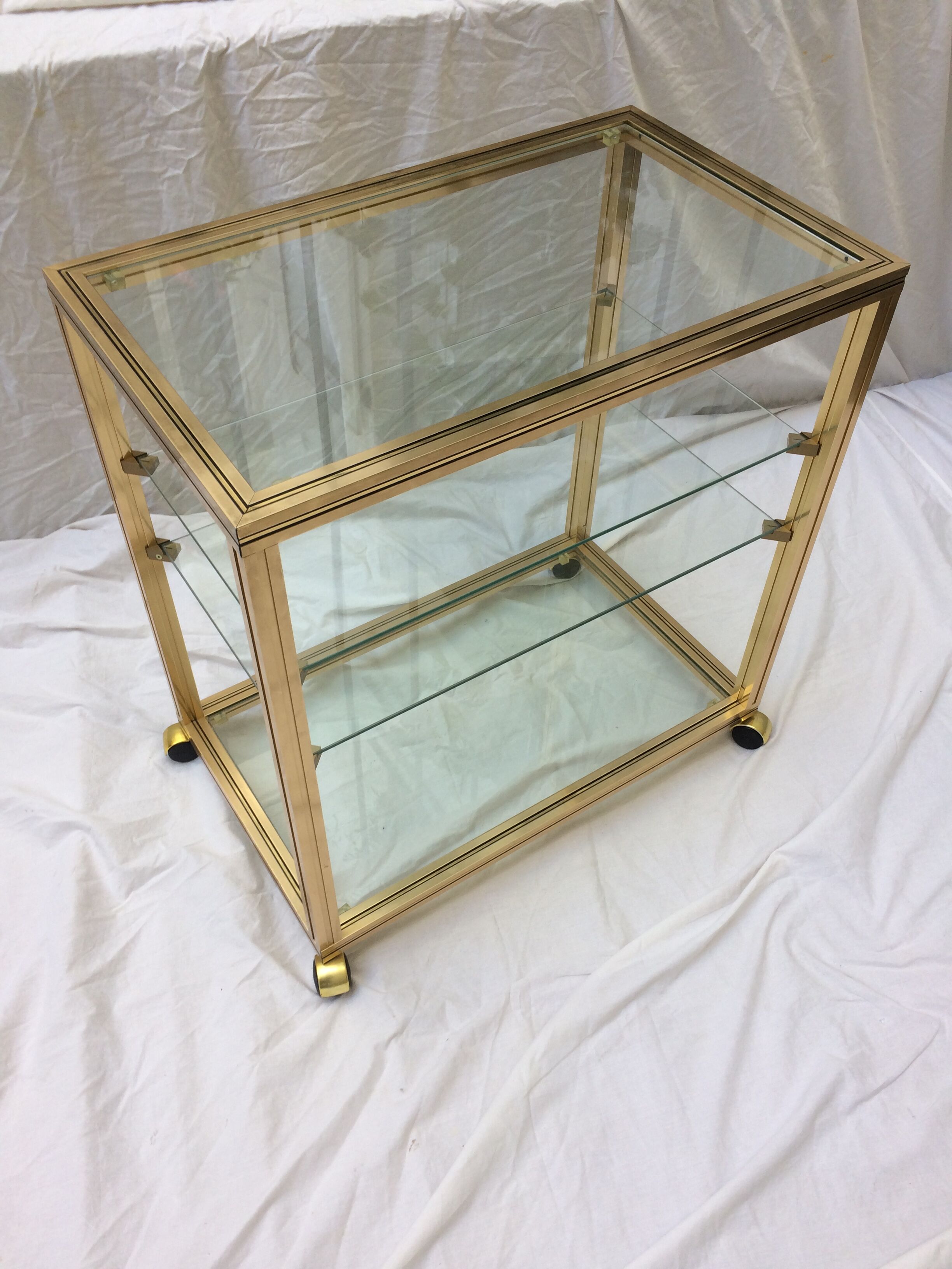 Pierre Vandel serving table