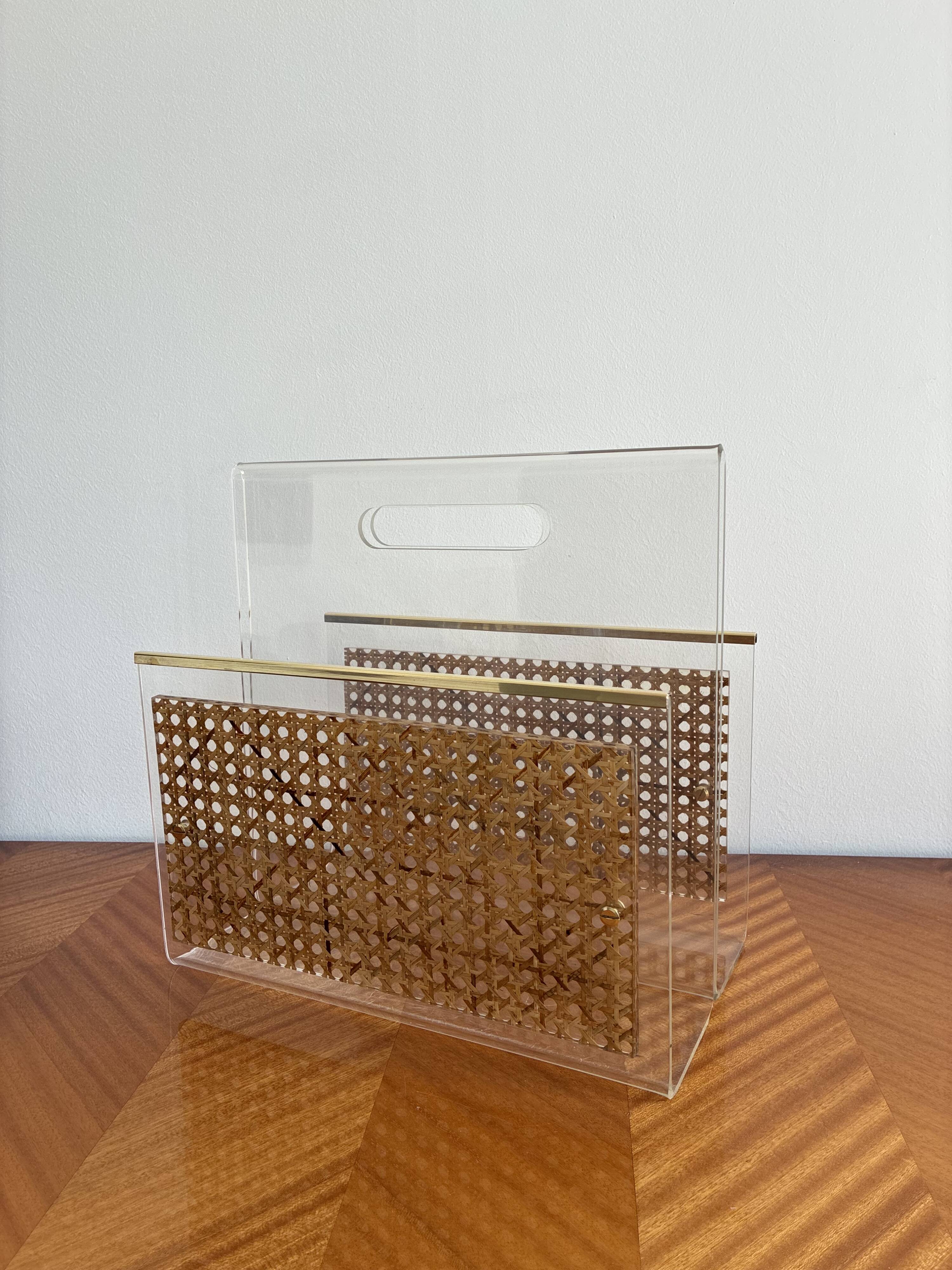 Acrylic magazine rack
