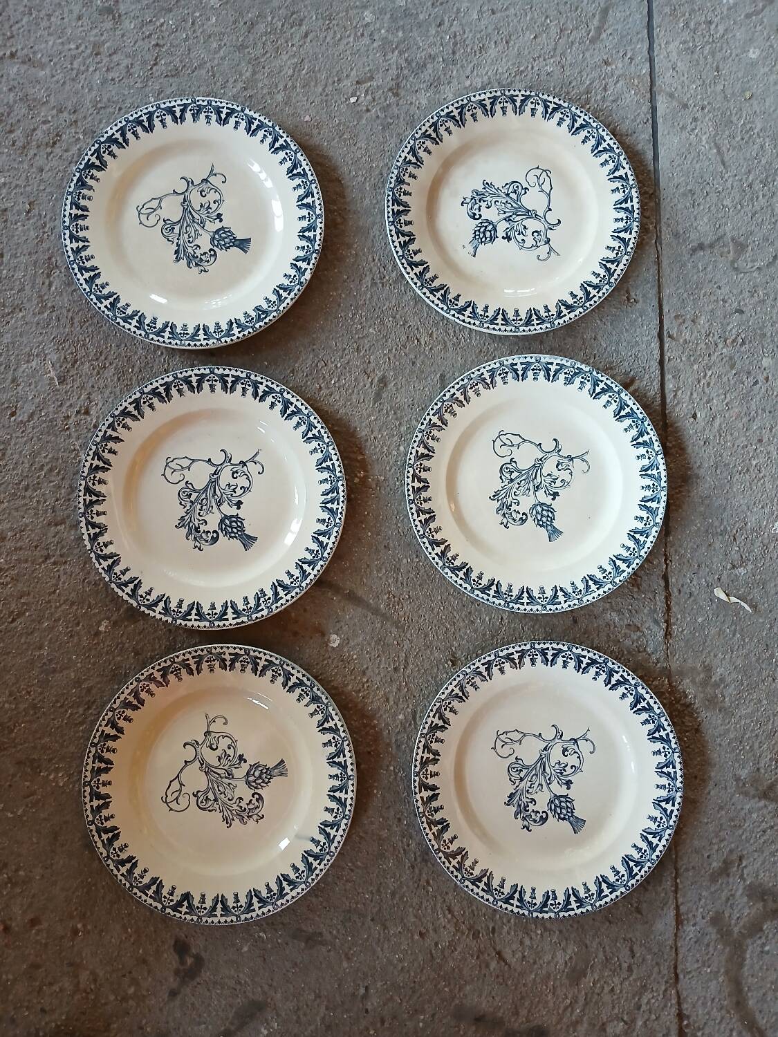6 Terre de Fer "Lorraine" dessert plates