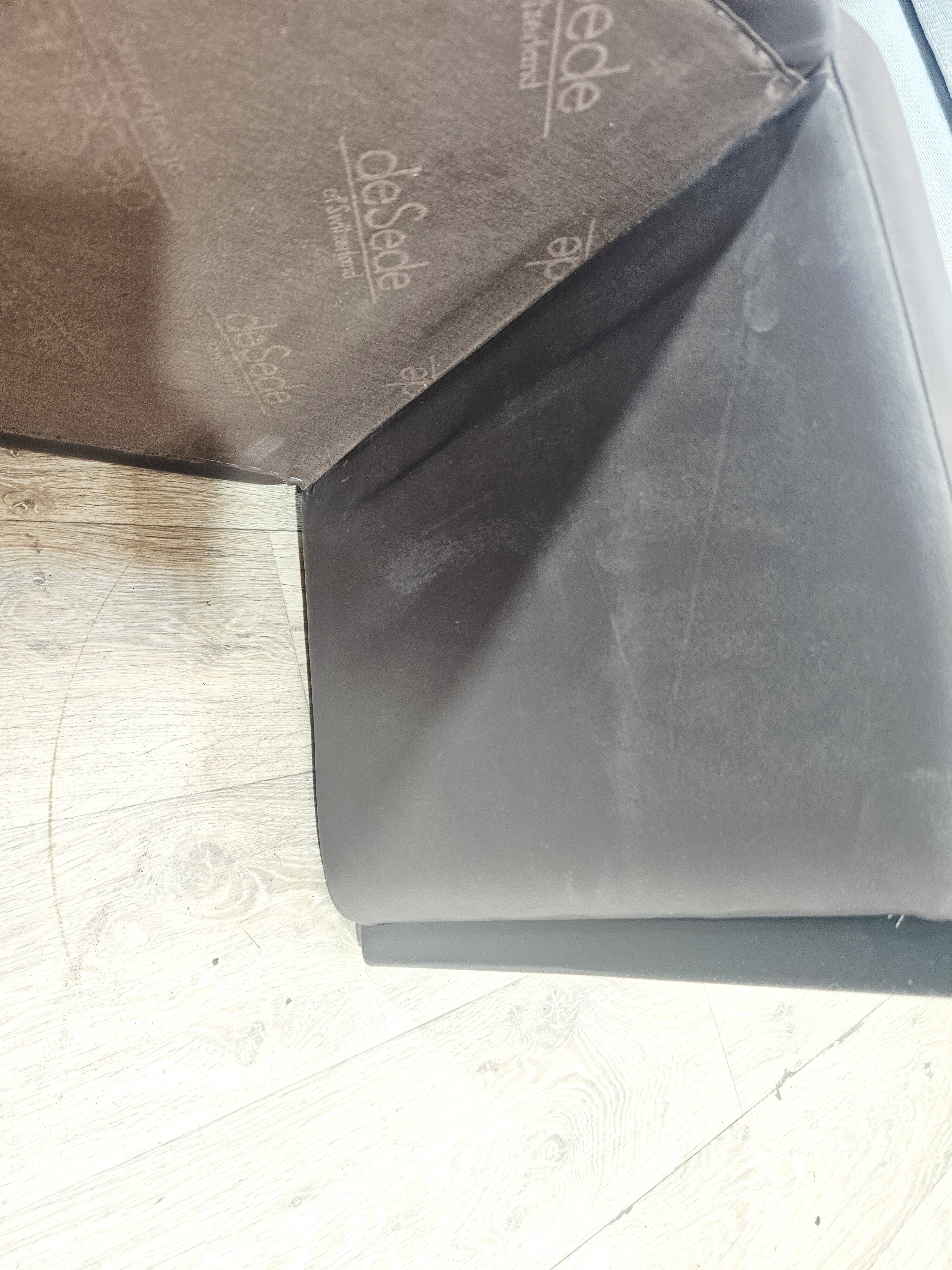 Leather Pouf / Footstool de Sede Switzerland / DS 50 / Vintage / 1970s