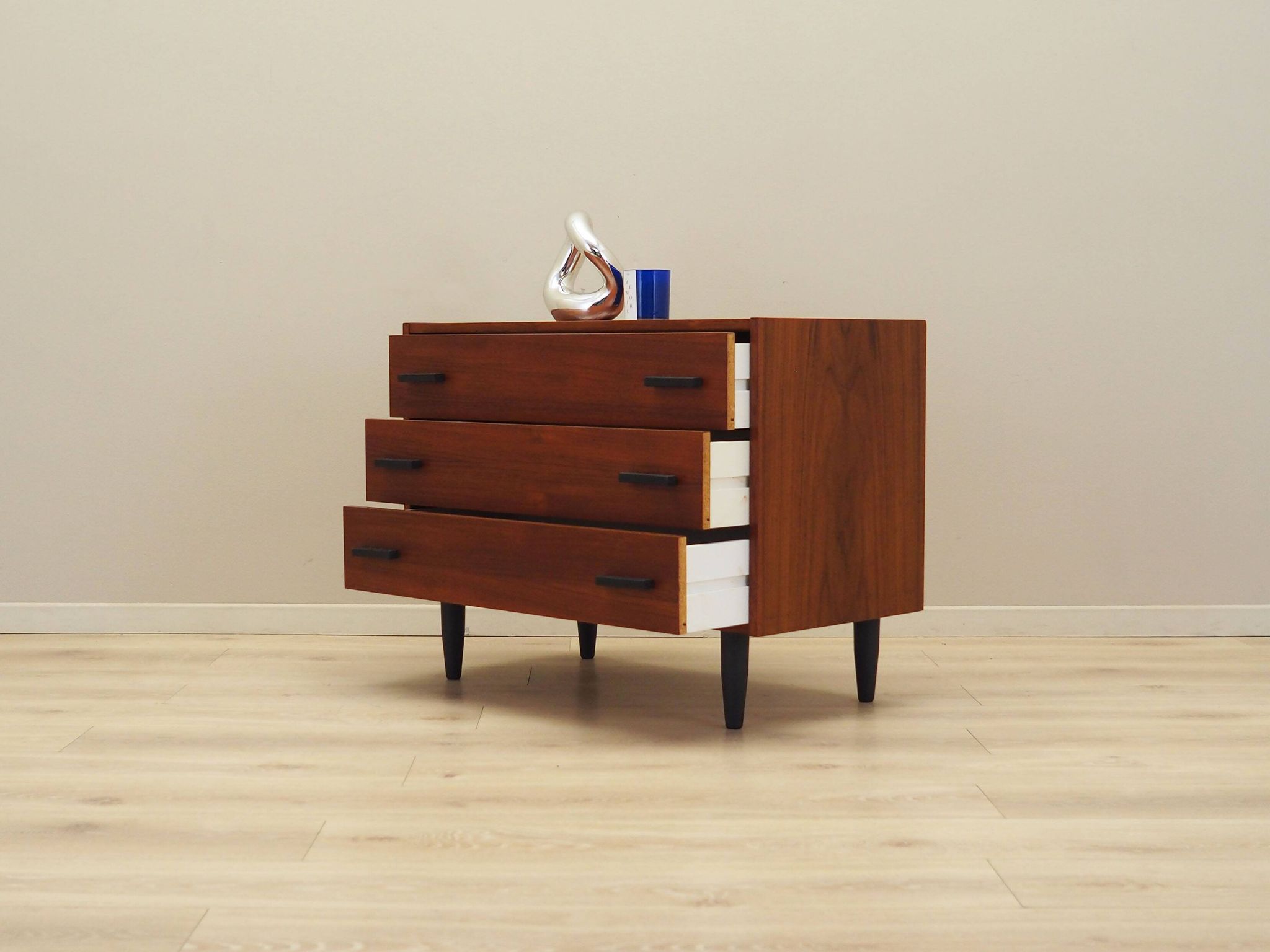 Commode en teck, design danois, années 1980, production : Danemark