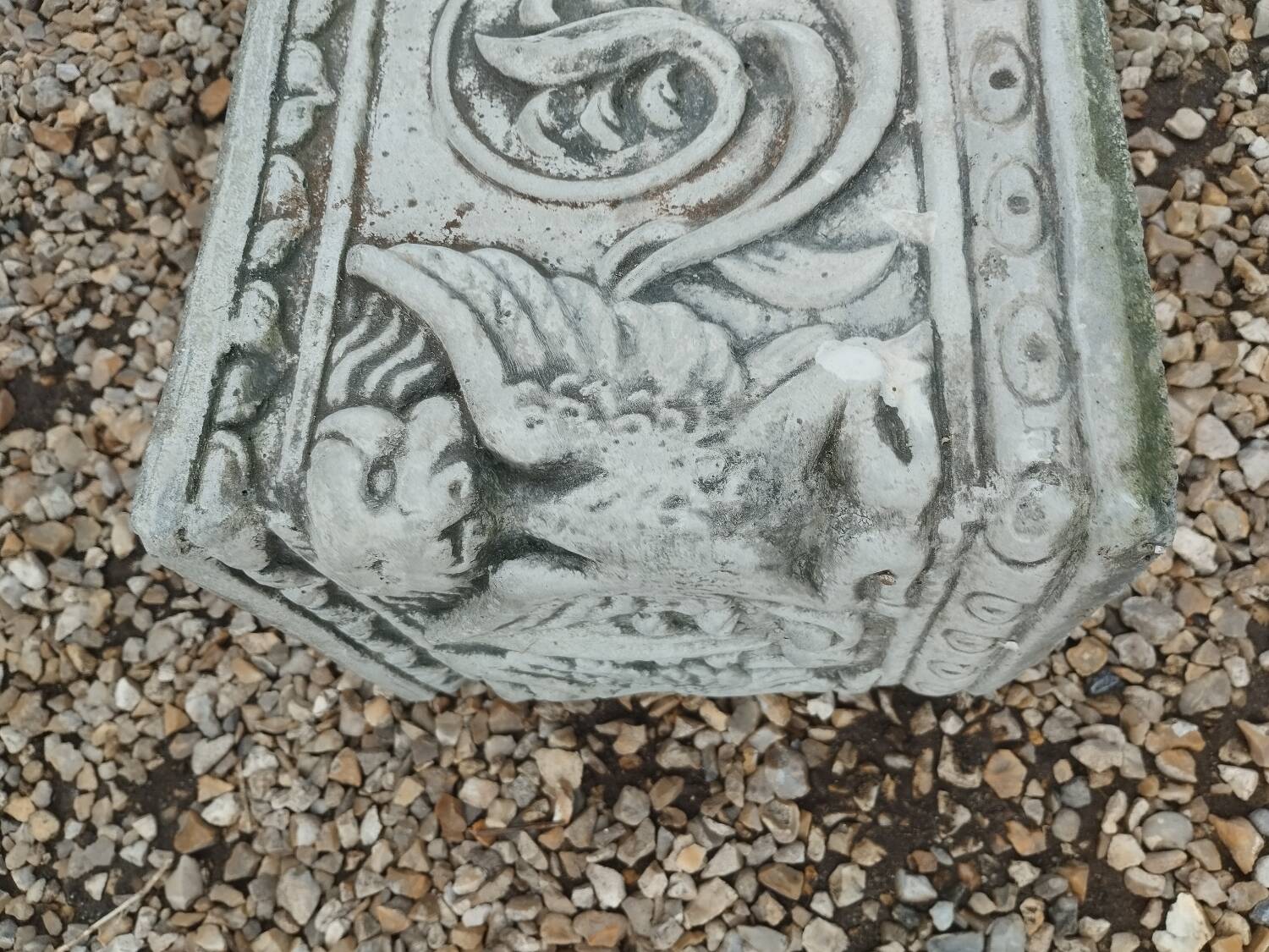Pair of ancient stone Médicis planters