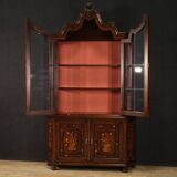Élégante vitrine marquetée hollandaise du XXe siècle