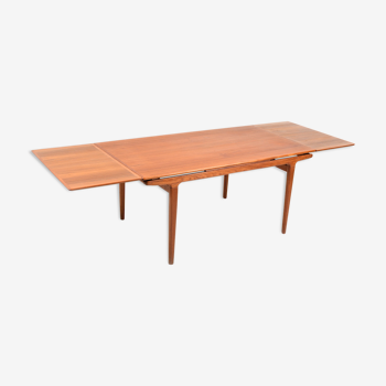 Table extensible par Johannes Andersen pour Uldum Møbelfabrik