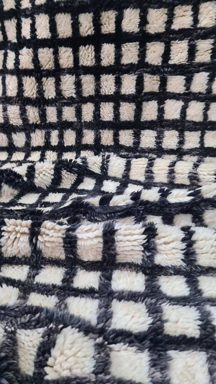 High quality Mrirt Moroccan rug with geometric design