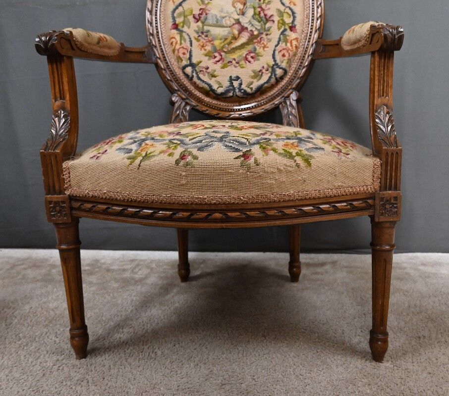 Paire de fauteuils en hêtre, style Louis XVI – début XXe