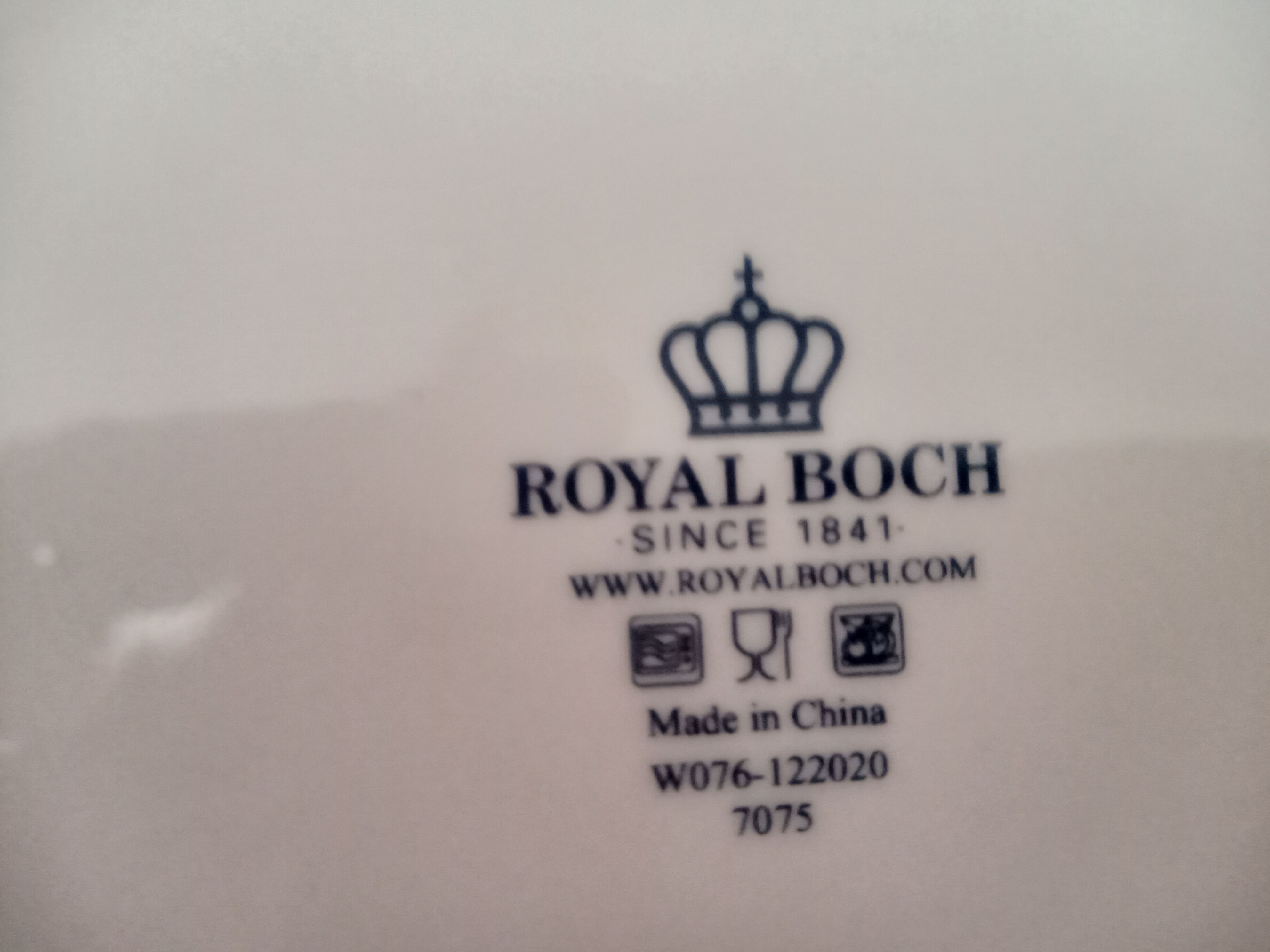 Set of 4 Royal Boch dessert plates in white earthenware floral décor roy blue