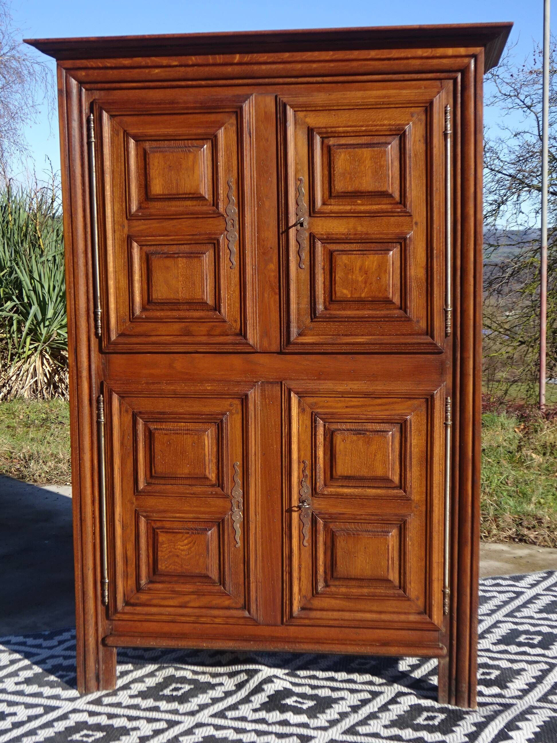Small oak cabinet, 4 doors, Louis XIII style