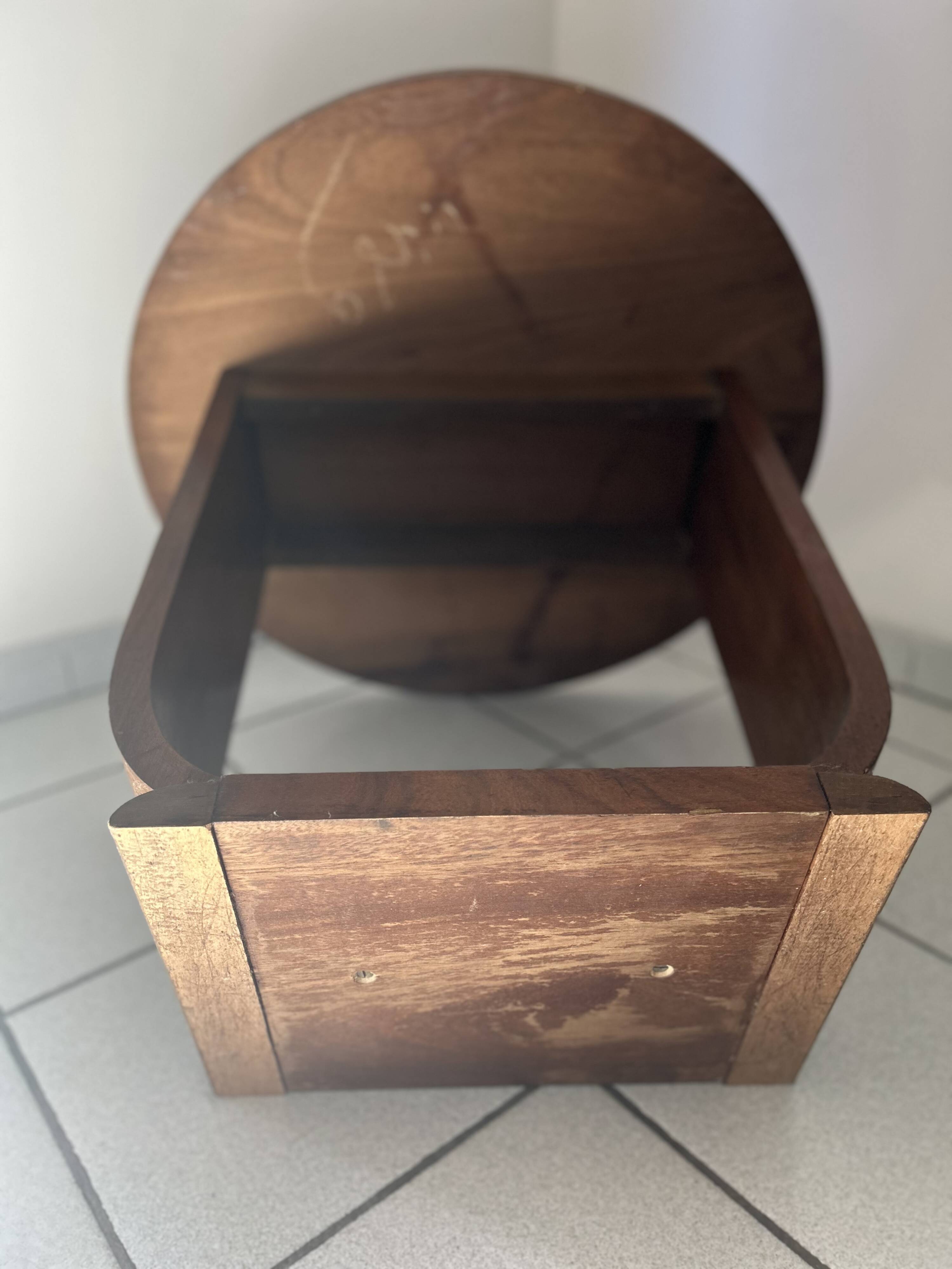 Round coffee table