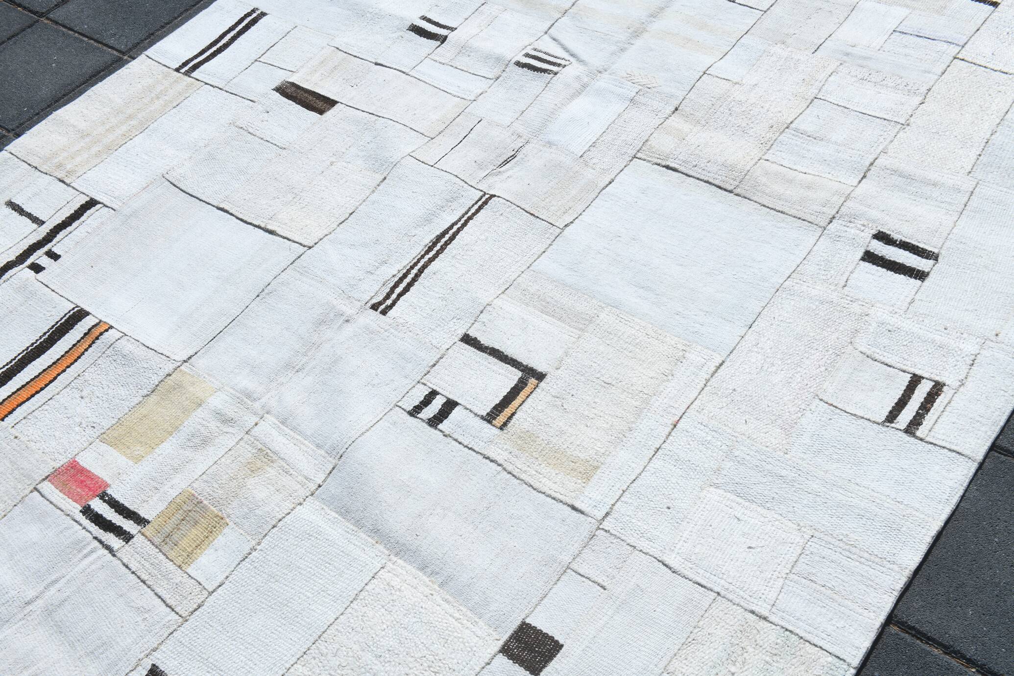 Off-White Neutral Vintage Kilim Rug For Living Room, 190x270 Cm