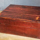 Coffre en bois peint