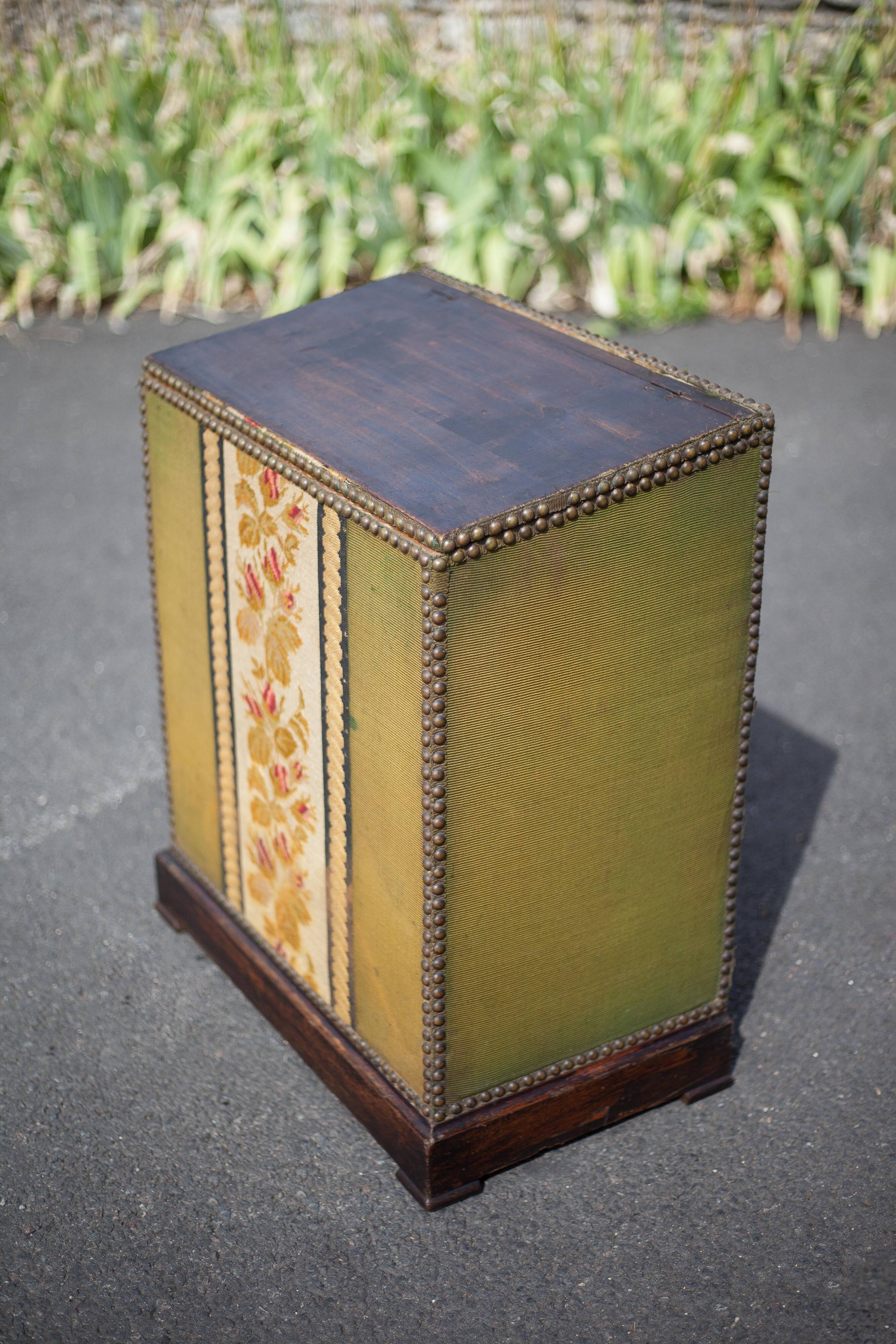 Napoleon III upholstered wooden chest, storage chest, interior decoration